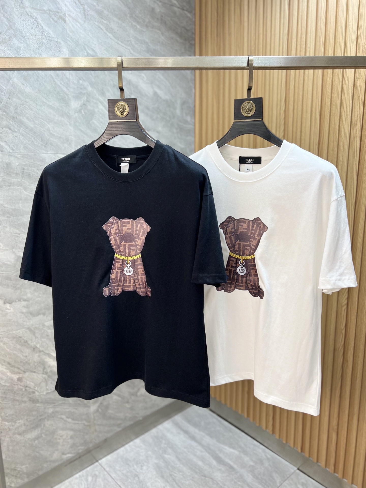 NO:760274,Fendi/Fendi 2026 spring and summer new products, complete with three standards, pure cotton round neck short-sleeved T-shirt, size M-XXXL 175/140, recommended L,, fendi, fendi, T-shirt, tees, t-shirt,19860909Fendi/芬迪 2026春夏新品上新 三标齐全 纯棉圆领短袖T恤 码数M-XXXL 175/140建议L,,fendi,fendi,T-shirt,tees，t-shirt,,Men's clothing