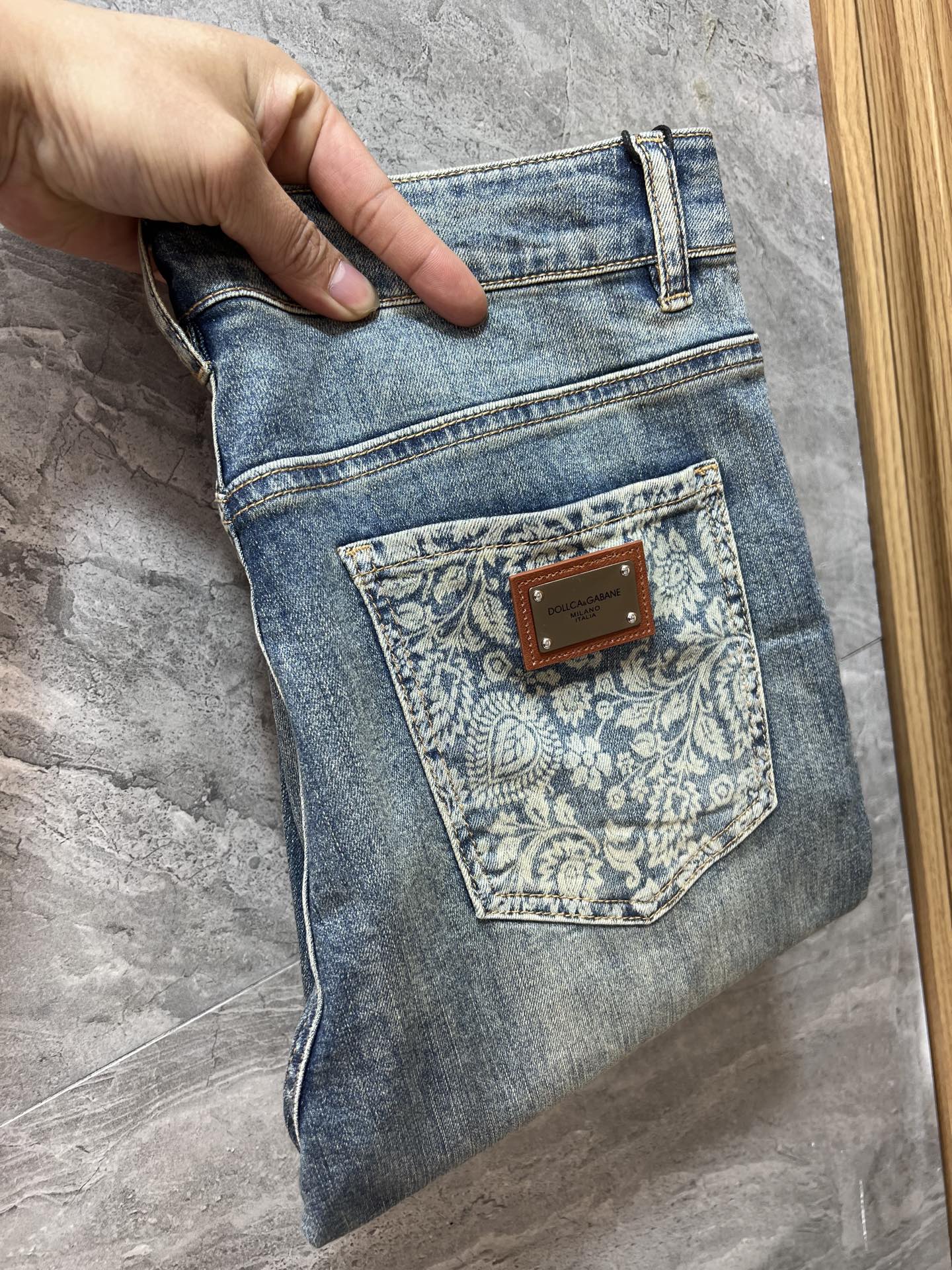 NO:908182,DG/Dolce & Gabbana 2026 spring and summer new products, complete with three labels, jeans, good products, no need to introduce too much, look at the details, counter size 29-38, 175/140 upper body size 32,,Dolce&Gabbana,jeans,19860909DG/杜嘉班纳 2026春夏新品 三标齐全 牛仔裤 好货不用过多介绍 看细节 专柜码数29-38 175/140上身32码,,Dolce&Gabbana,jeans,,Men's clothing