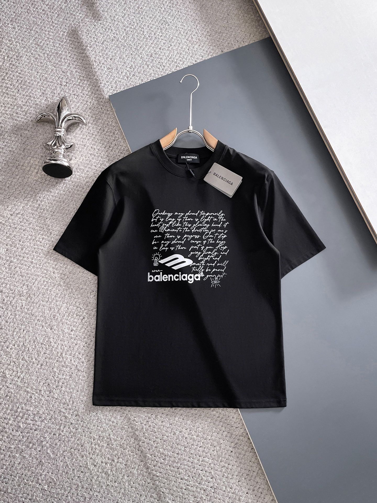 NO:847575,balenciaga/Balenciaga 2026 spring and summer new products, complete with three labels, round neck mercerized cotton short-sleeved T-shirt, counter size M-XXXL / recommended L,,balenciaga,balenciaga,T-shirt,tees,t-shirt,19860909balenciaga/巴黎世家 2026春夏新品 三标齐全 圆领丝光棉短袖T恤 专柜码数M-XXXL /建议L,,balenciaga,balenciaga,T-shirt,tees，t-shirt,,Men's clothing