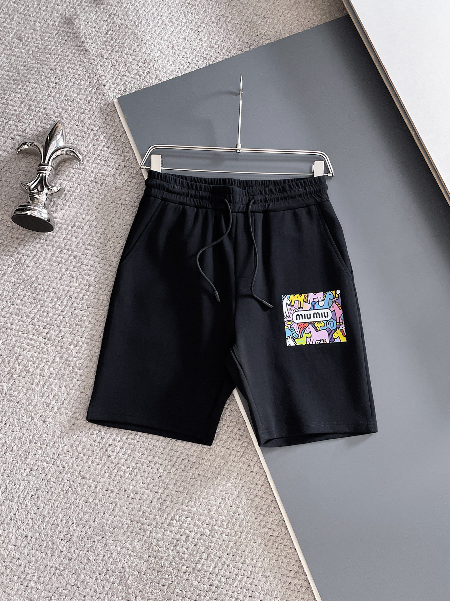 NO:744387,miumiu 2026 spring and summer new products, complete with three standards, five-point shorts, counter size M-XXXL / upper body recommended L,,miumiu,shorts,19860909miumiu 2026春夏新品 三标齐全 五分短裤 专柜码数M-XXXL /上身建议L,,miumiu,shorts,,Men's clothing