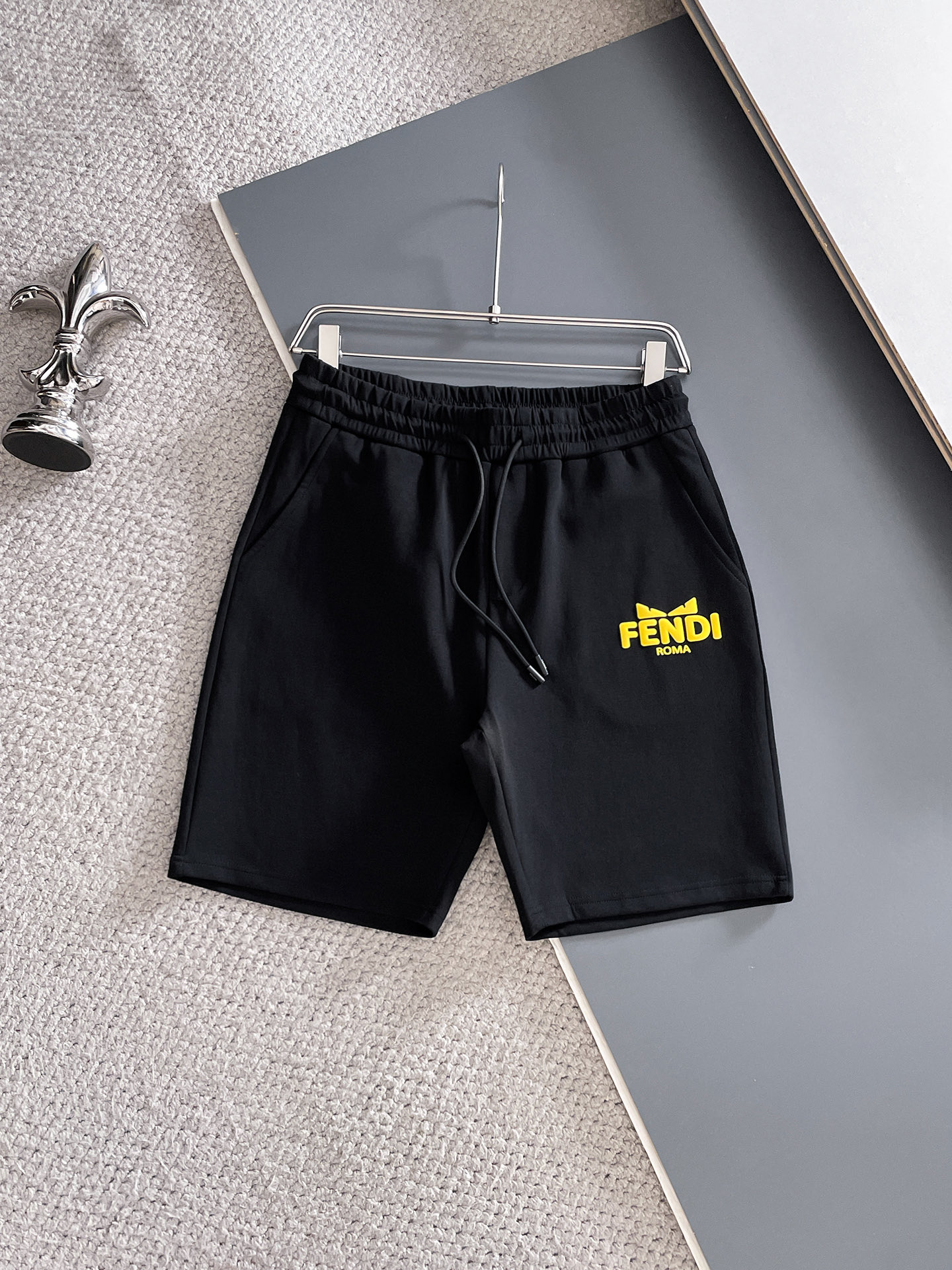 NO:744406,Fendi/Fendi 2026 spring and summer new products, complete with three standards, five-point shorts, counter size M-XXXL / upper body recommended L,,fendi,fendi,shorts,19860909Fendi/芬迪 2026春夏新品 三标齐全 五分短裤 专柜码数M-XXXL /上身建议L,,fendi,fendi,shorts,,Men's clothing