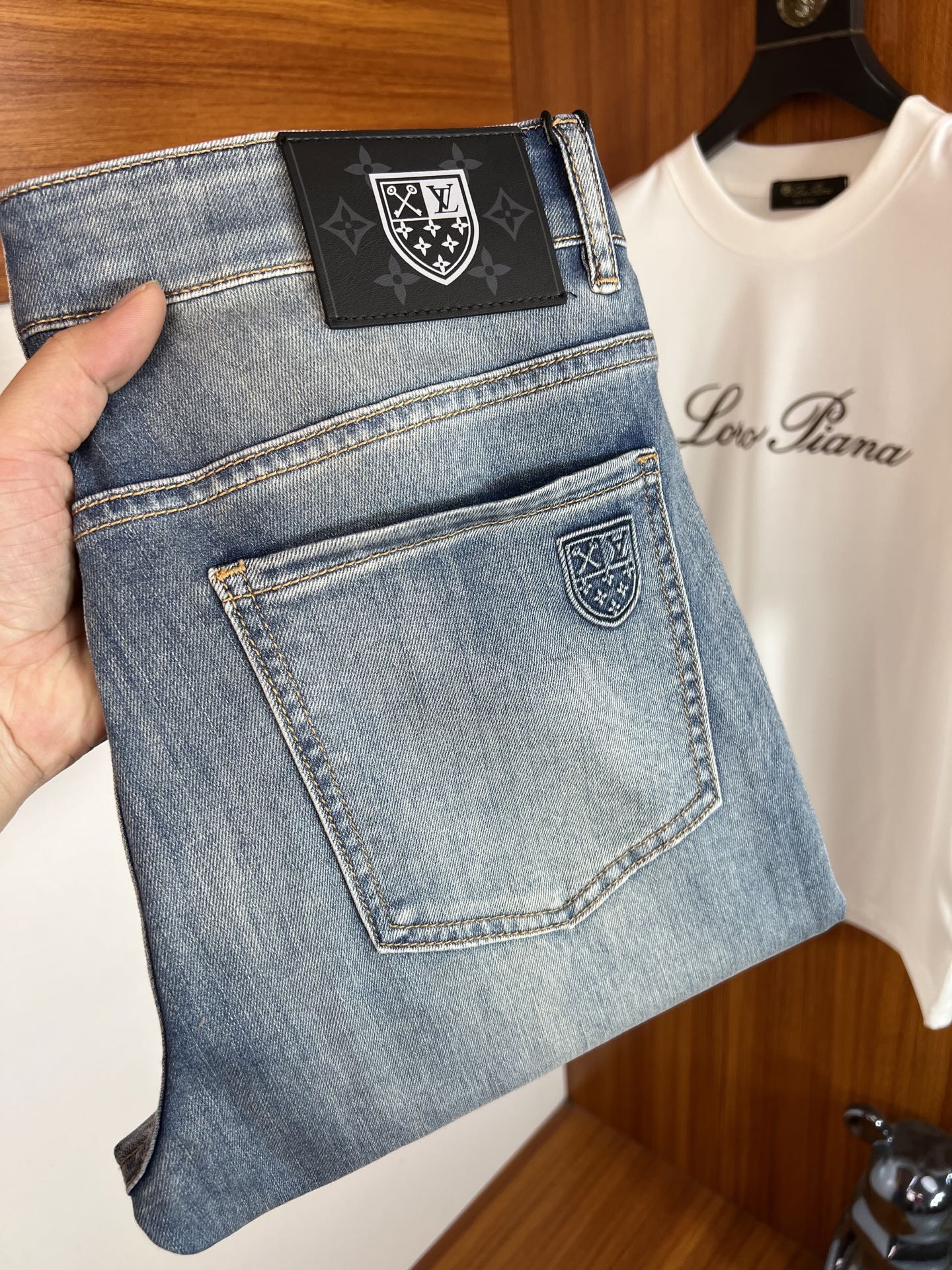 NO:735691,LV/Louis Vuitton 2026 spring and summer new products, complete with three labels, jeans, good products, no need to introduce too much, look at the details, counter size 29-38 / upper body size 32,, louis vuitton, louis vuitton, jeans,19860909LV/路易威登 2026春夏新品 三标齐全 牛仔裤 好货不用过多介绍 看细节 专柜码数29-38 /上身32码,,louis vuitton,louis vuitton,jeans,,Men's clothing