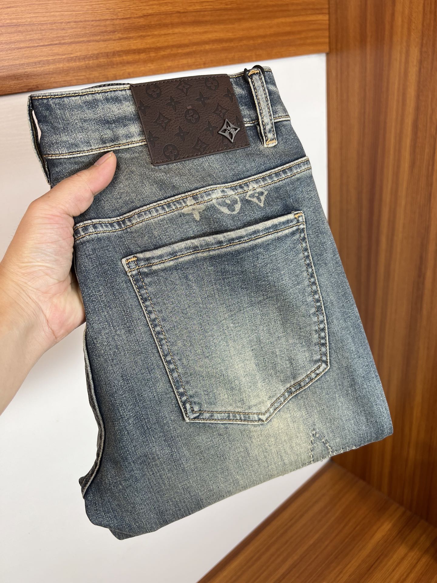 NO:735677,LV/Louis Vuitton 2026 spring and summer new products, complete with three labels, jeans, good products, no need to introduce too much, look at the details, counter size 29-38 / upper body size 32,, louis vuitton, louis vuitton, jeans,19860909LV/路易威登 2026春夏新品 三标齐全 牛仔裤 好货不用过多介绍 看细节 专柜码数29-38 /上身32码,,louis vuitton,louis vuitton,jeans,,Men's clothing