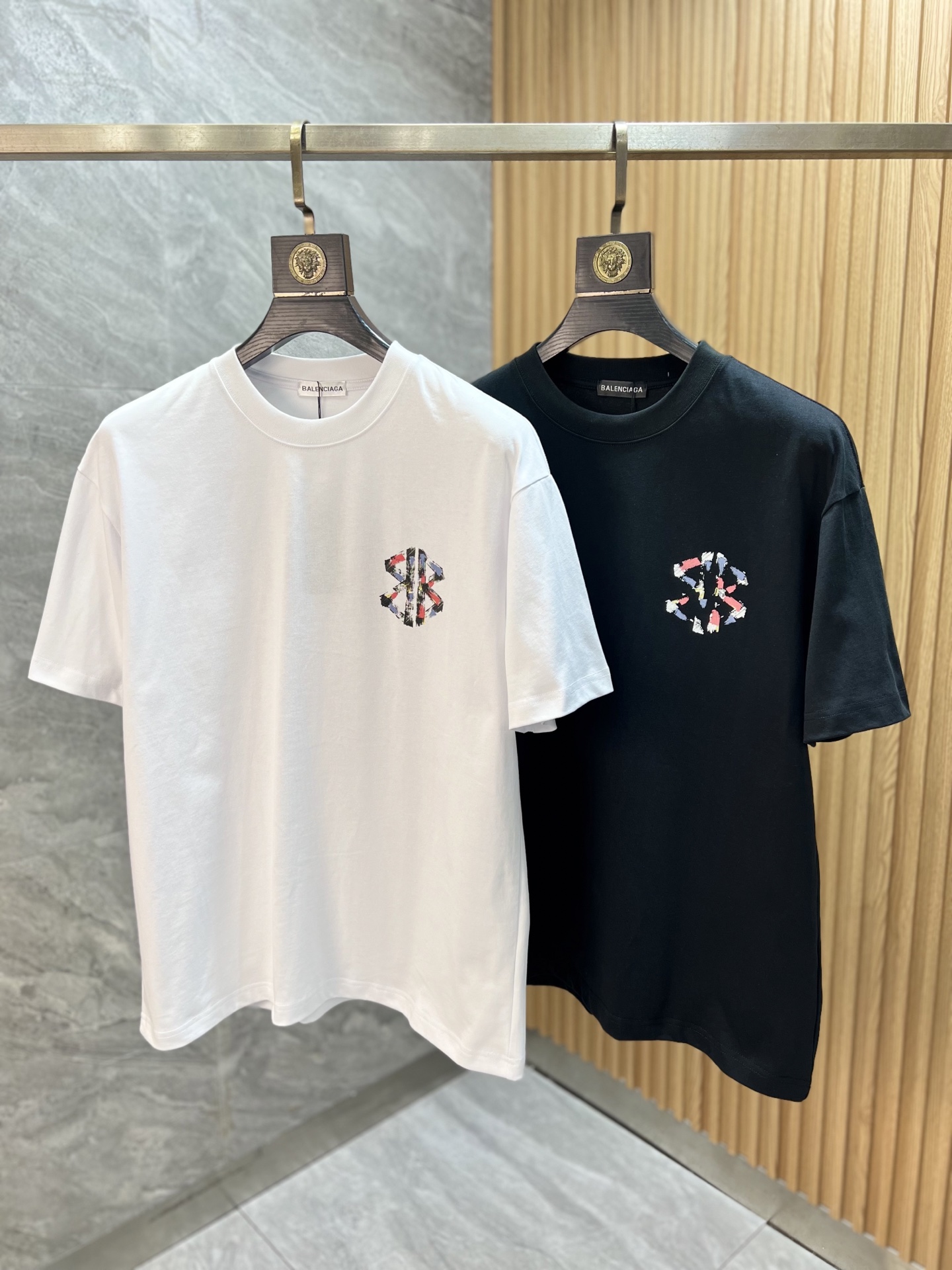 NO:735673,Balenciaga/Balenciaga 2026 spring and summer new products, complete with three labels, pure cotton round neck short-sleeved T-shirt, size S-XL / recommended M,,balenciaga,balenciaga,T-shirt,tees,t-shirt,19860909Balenciaga/巴黎世家 2026春夏新品上新 三标齐全 纯棉圆领短袖T恤 码数S-XL /建议M,,balenciaga,balenciaga,T-shirt,tees，t-shirt,,Men's clothing