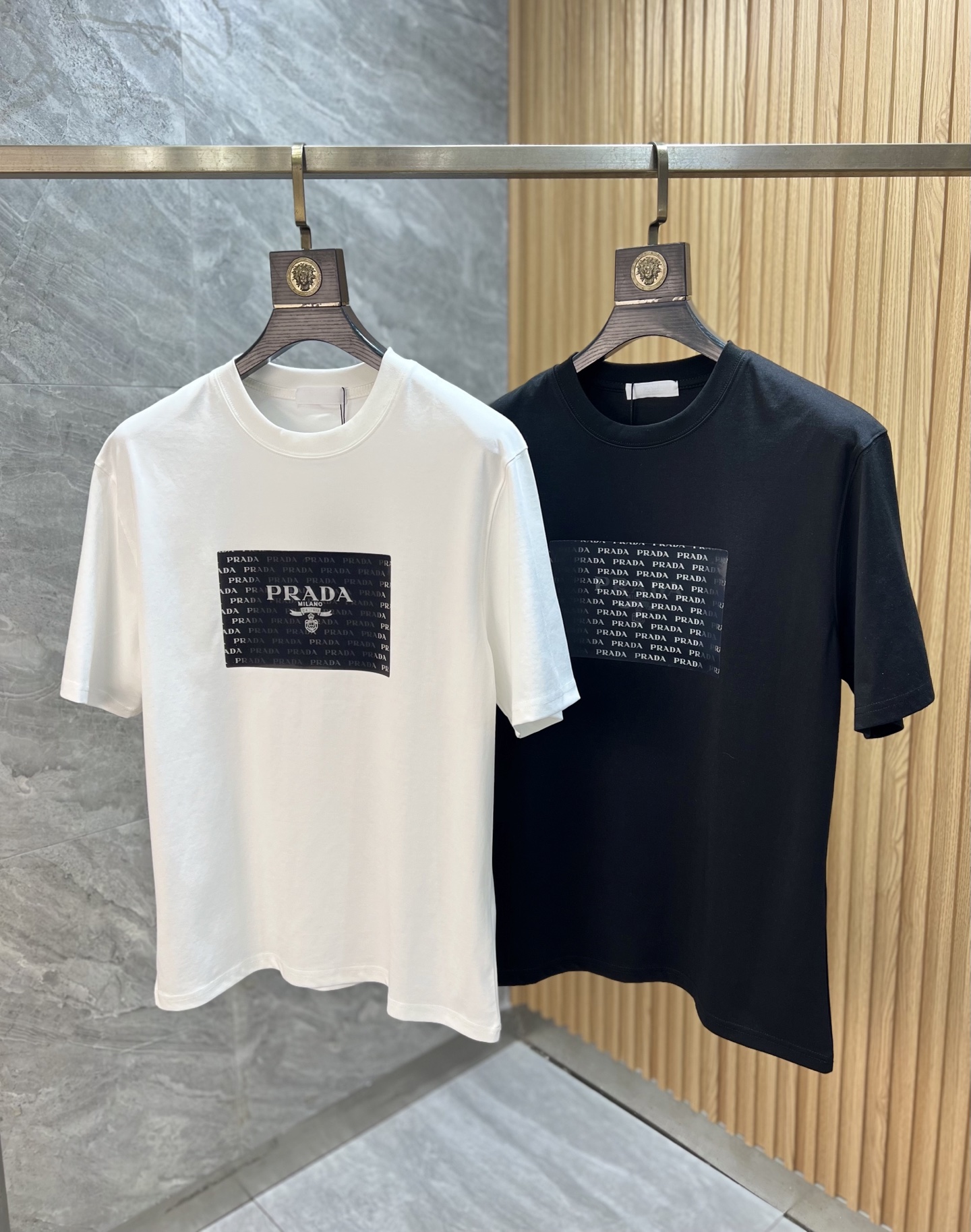 NO:735708,Prada/Prada 2026 spring and summer new products, complete with three labels, mercerized cotton round neck short-sleeved T-shirt, counter size M-XXXL / recommended L,, prada, prada, T-shirt, tees, t-shirt,19860909Prada/普拉达 2026年春夏新品上新 三标齐全 丝光棉圆领短袖T恤 专柜码数M-XXXL /建议L,,prada,prada,T-shirt,tees，t-shirt,,Men's clothing