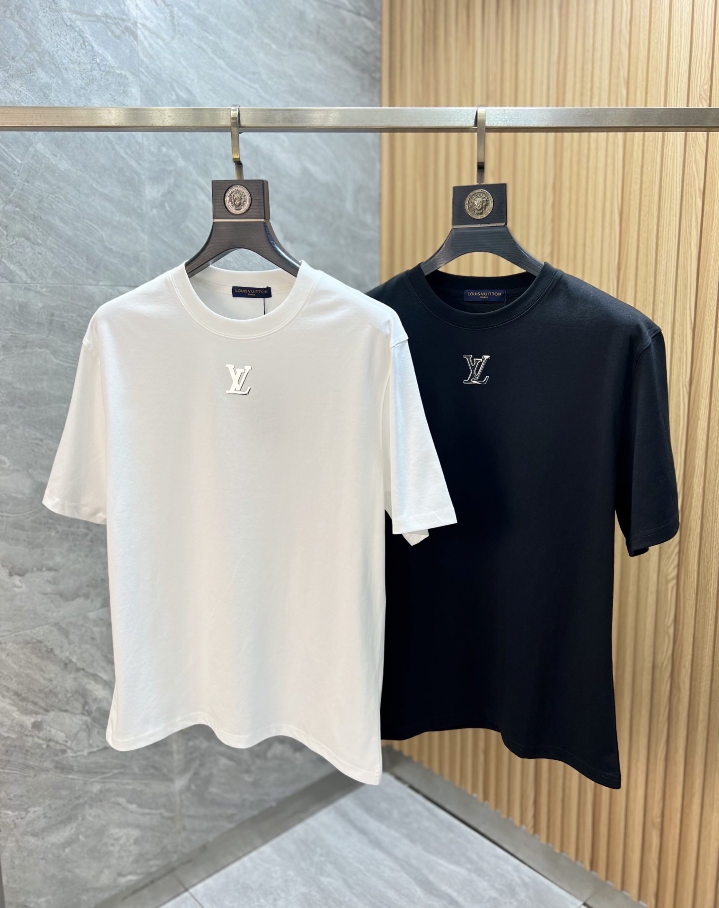 NO:735718,LV/Louis Vuitton 2026 spring and summer new products, complete with three labels, mercerized cotton round neck short-sleeved T-shirt, counter size M-XXXL / recommended L,, louis vuitton, louis vuitton, T-shirt, tees, t-shirt,19860909LV/路易威登 2026年春夏新品上新 三标齐全 丝光棉圆领短袖T恤 专柜码数M-XXXL /建议L,,louis vuitton,louis vuitton,T-shirt,tees，t-shirt,,Men's clothing