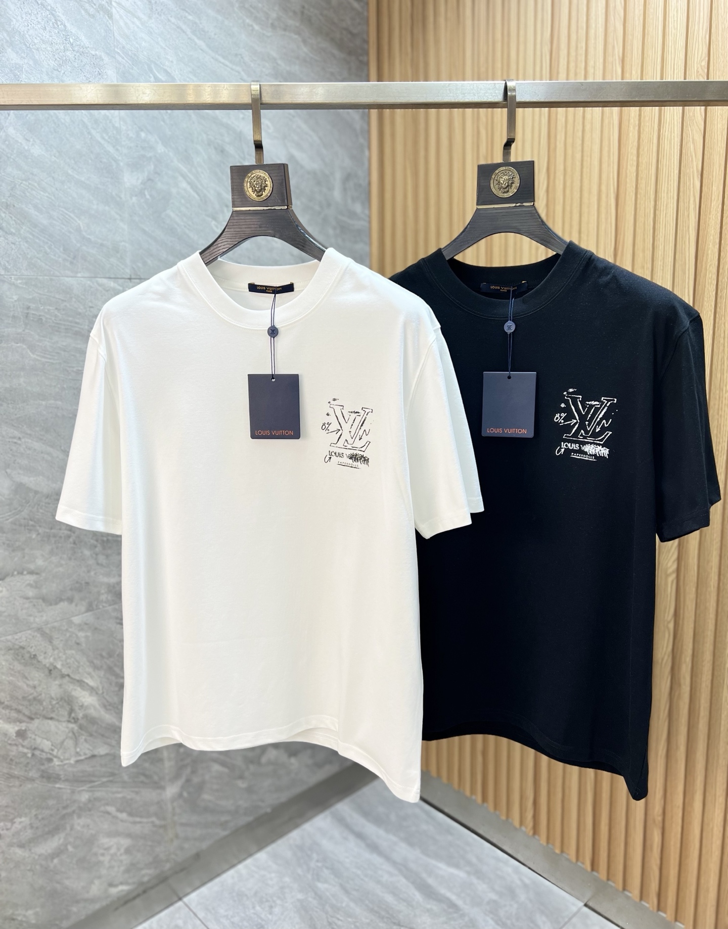 NO:735727,LV/Louis Vuitton 2026 spring and summer new products, complete with three labels, pure cotton round neck short-sleeved T-shirt, counter size M-XXXL / recommended L,, louis vuitton, louis vuitton, T-shirt, tees, t-shirt,19860909LV/路易威登 2026年春夏新品上新 三标齐全 纯棉圆领短袖T恤 专柜码数M-XXXL /建议L,,louis vuitton,louis vuitton,T-shirt,tees，t-shirt,,Men's clothing