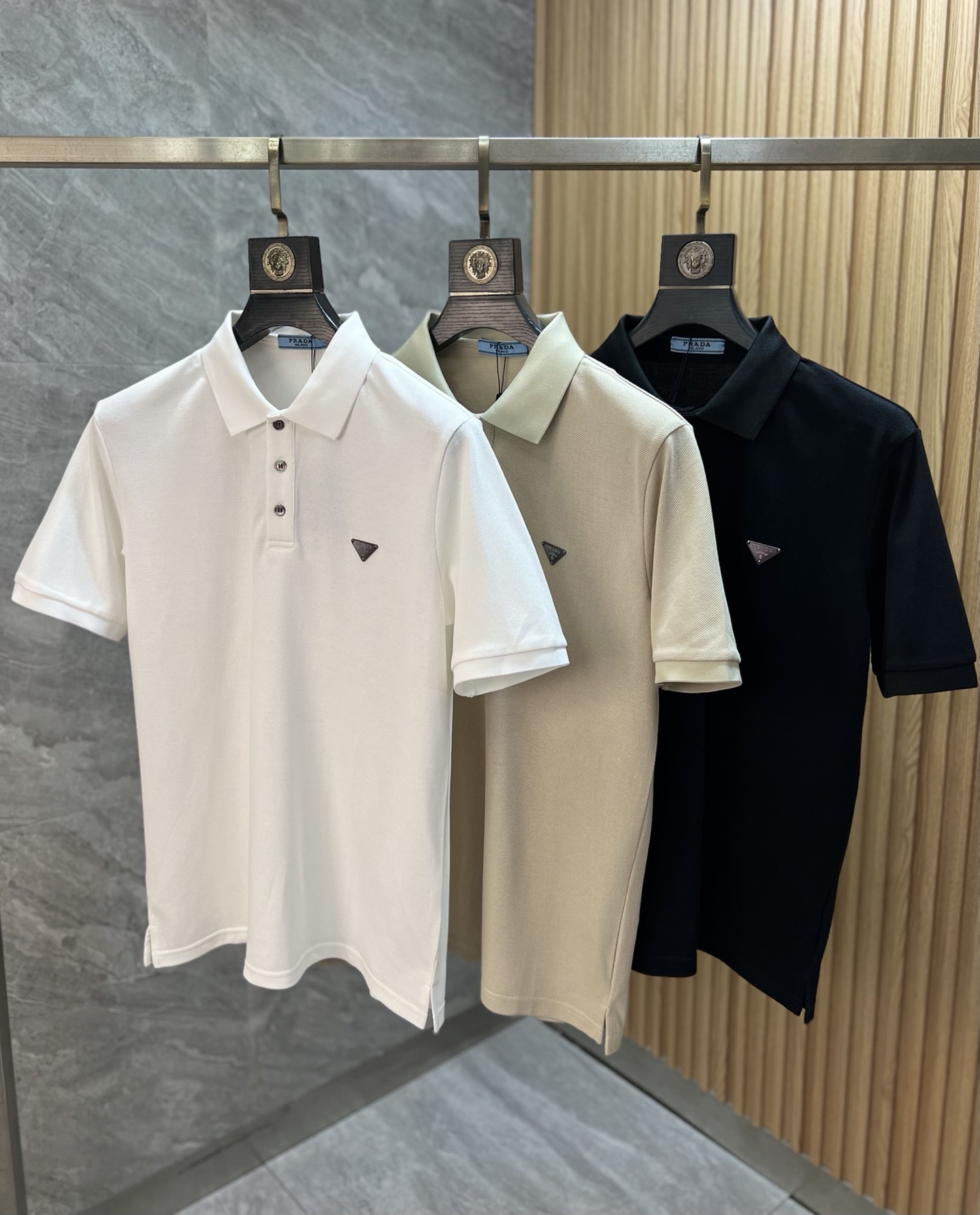 NO:735748,Prada/Prada 2026 spring and summer new products, complete with three labels, lapel short-sleeved polo shirt, counter size M-XXXL / recommended L,, prada, prada, T-shirt,19860909Prada/普拉达 2026年春夏新品上新 三标齐全 翻领短袖polo衫 专柜码数M-XXXL /建议L,,prada,prada,T-shirt,,Men's clothing