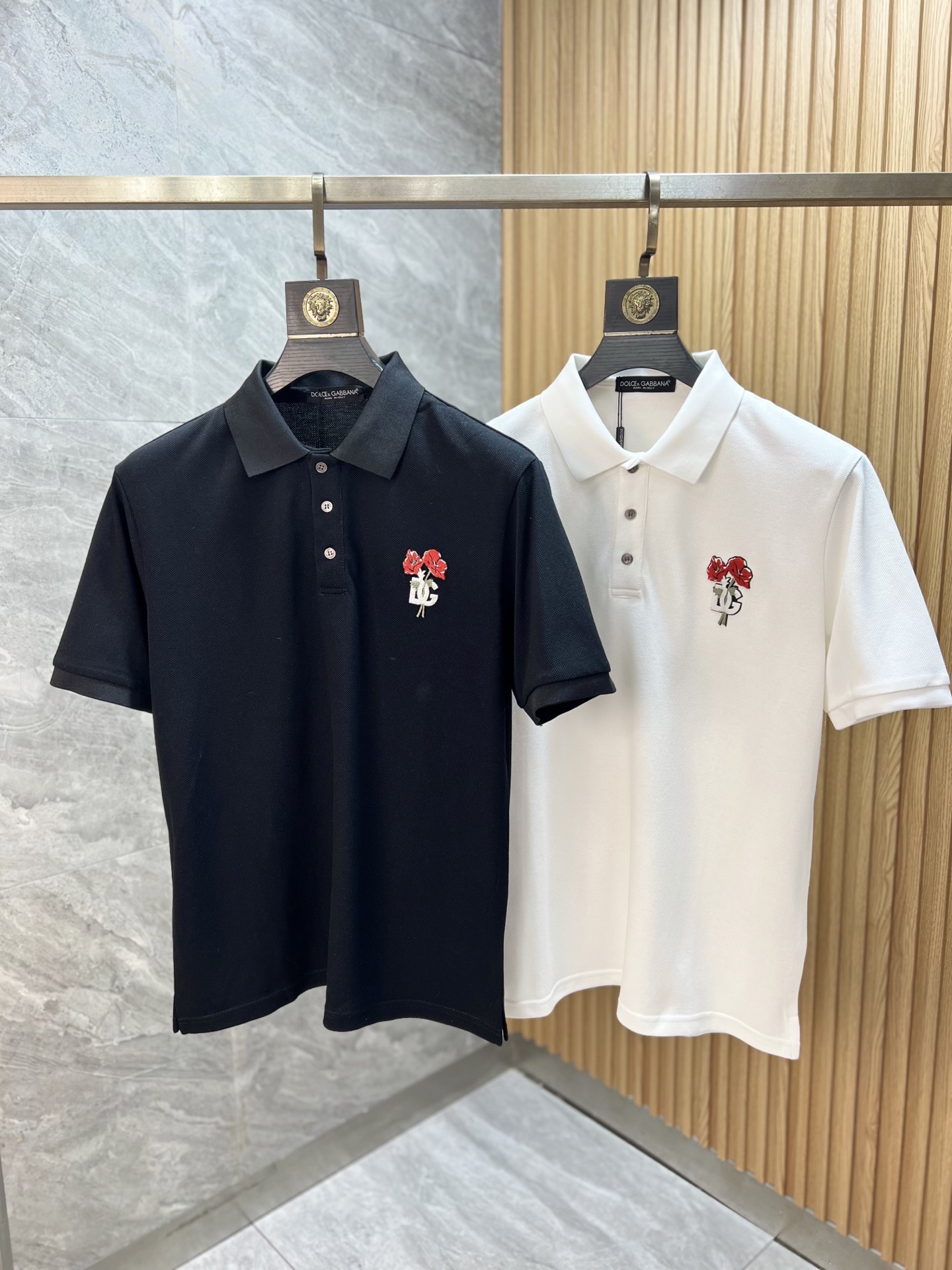 NO:735732,DG/Dolce & Gabbana 2026 spring and summer new products, complete with three labels, lapel short-sleeved polo shirt, counter size M-XXXL / recommended L,, Dolce&Gabbana, T-shirt,19860909DG/杜嘉班纳 2026年春夏新品上新 三标齐全 翻领短袖polo衫 专柜码数M-XXXL /建议L,,Dolce&Gabbana,T-shirt,,Men's clothing
