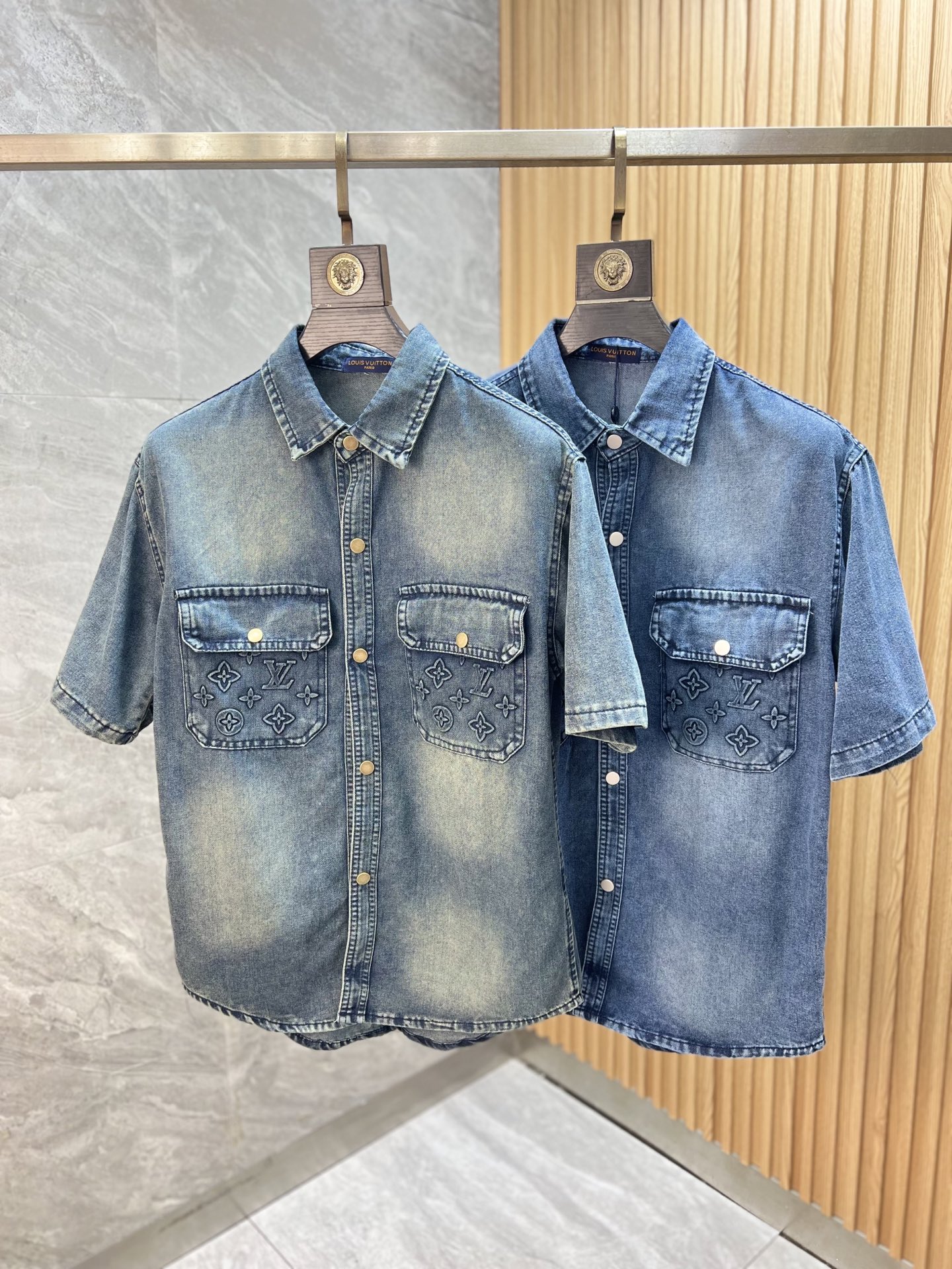 NO:735759,LV/Louis Vuitton 2026 spring and summer new products, complete with three labels, denim clothes, good products, no need to introduce too much, look at the details, counter size M-XXXL 175/140, recommended L,, louis vuitton, louis vuitton,19860909LV/路易威登 2026春夏新品上新 三标齐全 牛仔衣 好货不用过多介绍 看细节 专柜码数M-XXXL 175/140建议L,,louis vuitton,louis vuitton,,Men's clothing
