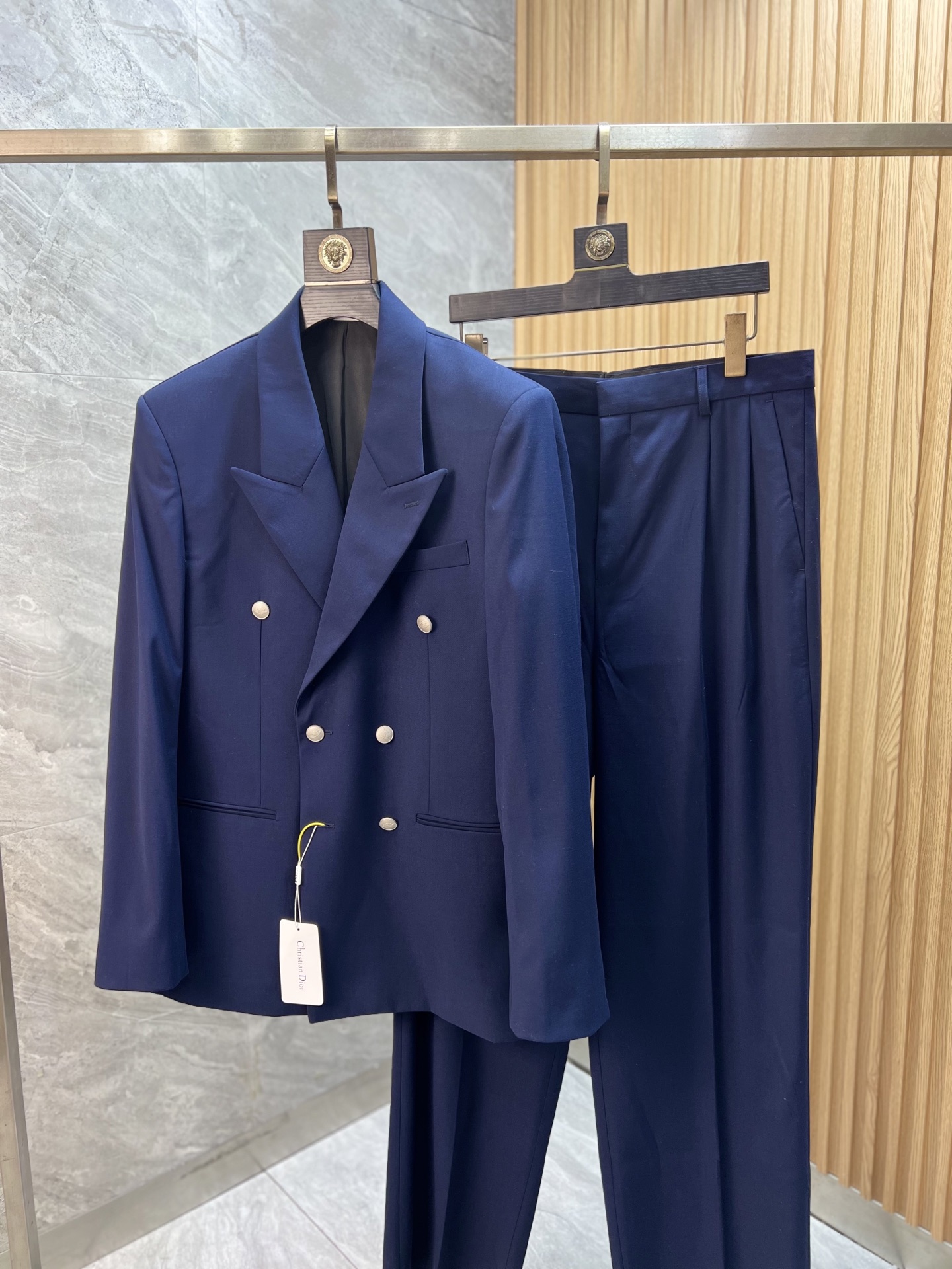 NO:735764,Dior/Dior 2026 spring and summer new products, three standard complete suits, suits, good products, no need to introduce too much, look at the details, counter size M-XXXL 175/140, recommended L,, dior, dior, business suit,19860909Dior/迪奥 2026春夏新品 三标齐全 西服西装套装 好货不用过多介绍 看细节 专柜码数 M-XXXL 175/140建议L,,dior,dior,business suit,,Men's clothing