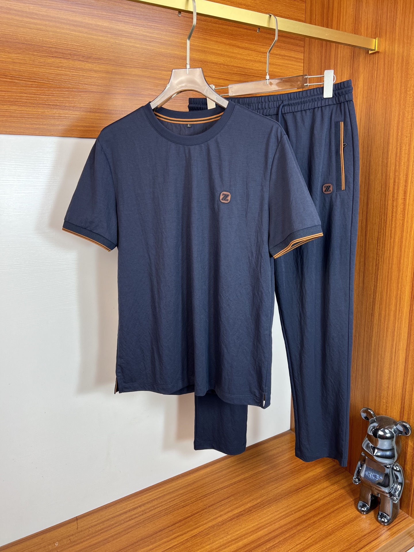 NO:744463,zZEGNA/Zegna 2026 spring and summer new products, complete with three standards, fashionable casual suits, good products, no need to introduce too much, look at the details, counter size M-XXXL / Recommended L,,zegna,19860909zZEGNA/杰尼亚 2026春夏新品 三标齐全 时尚休闲套装 好货不用过多介绍 看细节 专柜码数 M-XXXL /建议L,,zegna,,Men's clothing