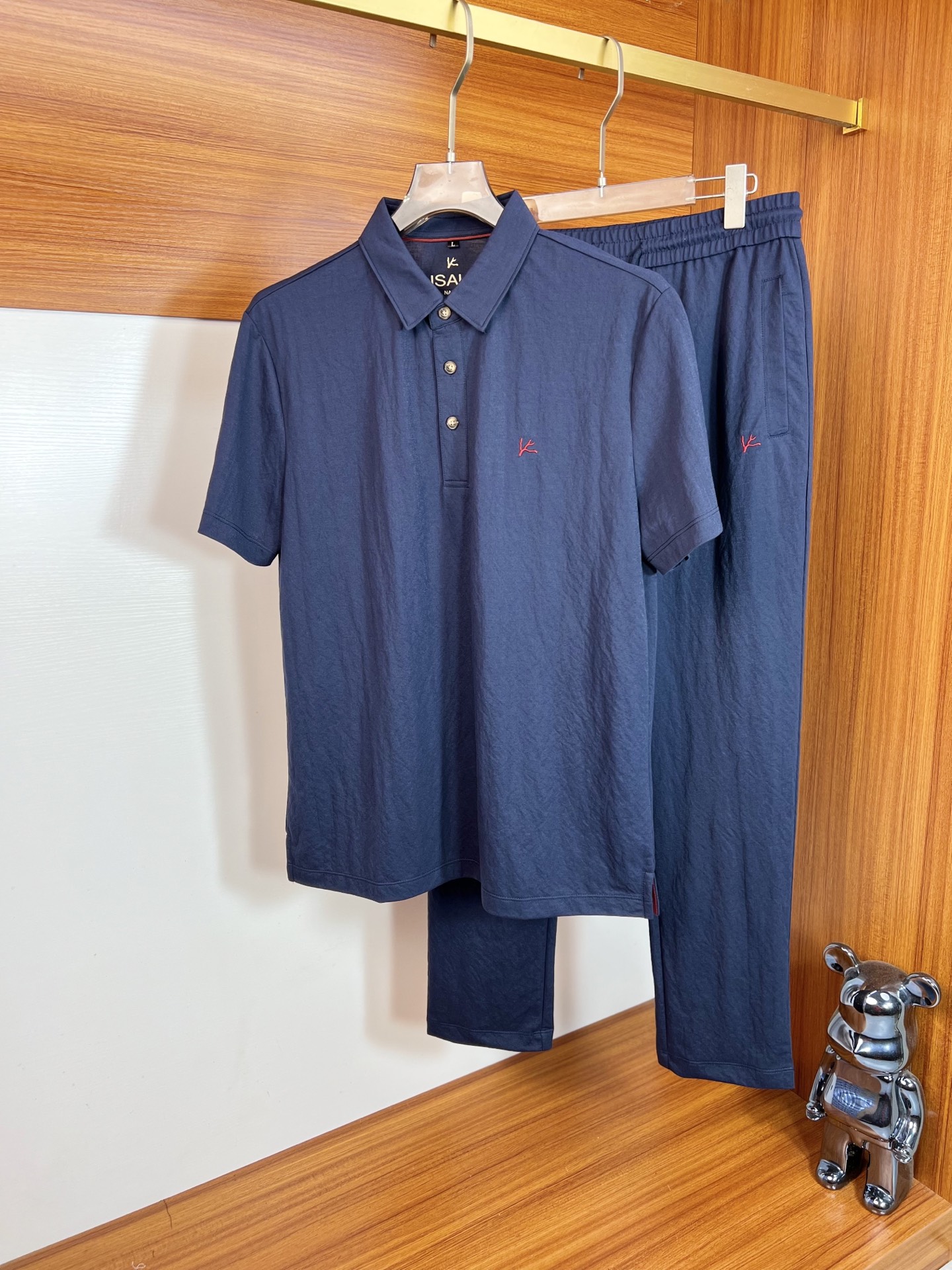 NO:744474,ISAIA 2026 spring and summer new products, complete with three standards, fashionable casual suits, good products, no need to introduce too much, look at the details, counter size M-XXXL 175/140 recommended L,,19860909ISAIA 2026春夏新品 三标齐全 时尚休闲套装 好货不用过多介绍 看细节 专柜码数 M-XXXL 175/140建议L,,,Men's clothing