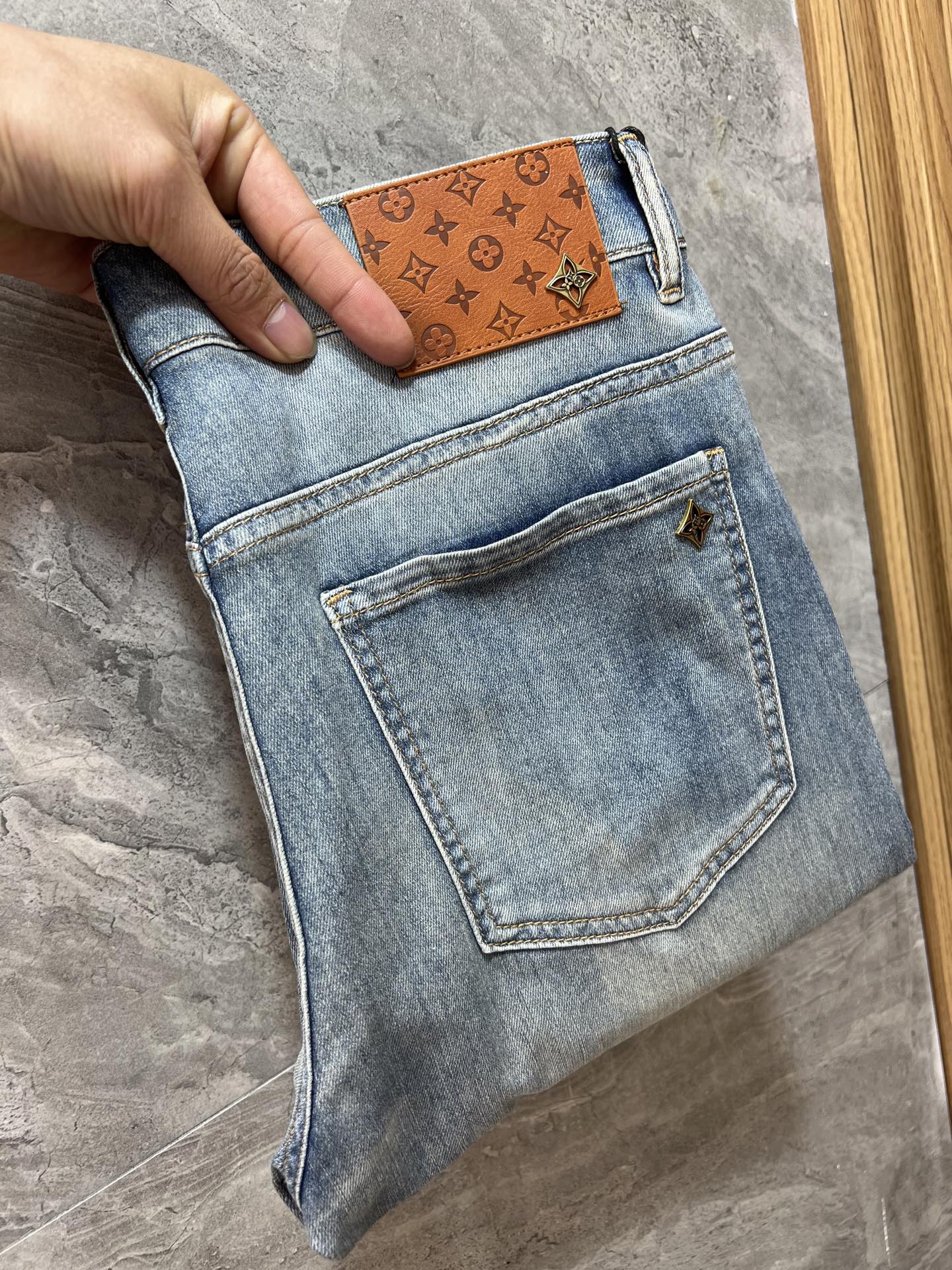 NO:744498,LV/Louis Vuitton 2026 spring and summer new products, complete with three labels, jeans, good products, no need to introduce too much, look at the details, counter size 29-38, 175/140 upper body size 32,, louis vuitton, louis vuitton, jeans,19860909LV/路易威登 2026春夏新品 三标齐全 牛仔裤 好货不用过多介绍 看细节 专柜码数29-38 175/140上身32码,,louis vuitton,louis vuitton,jeans,,Men's clothing