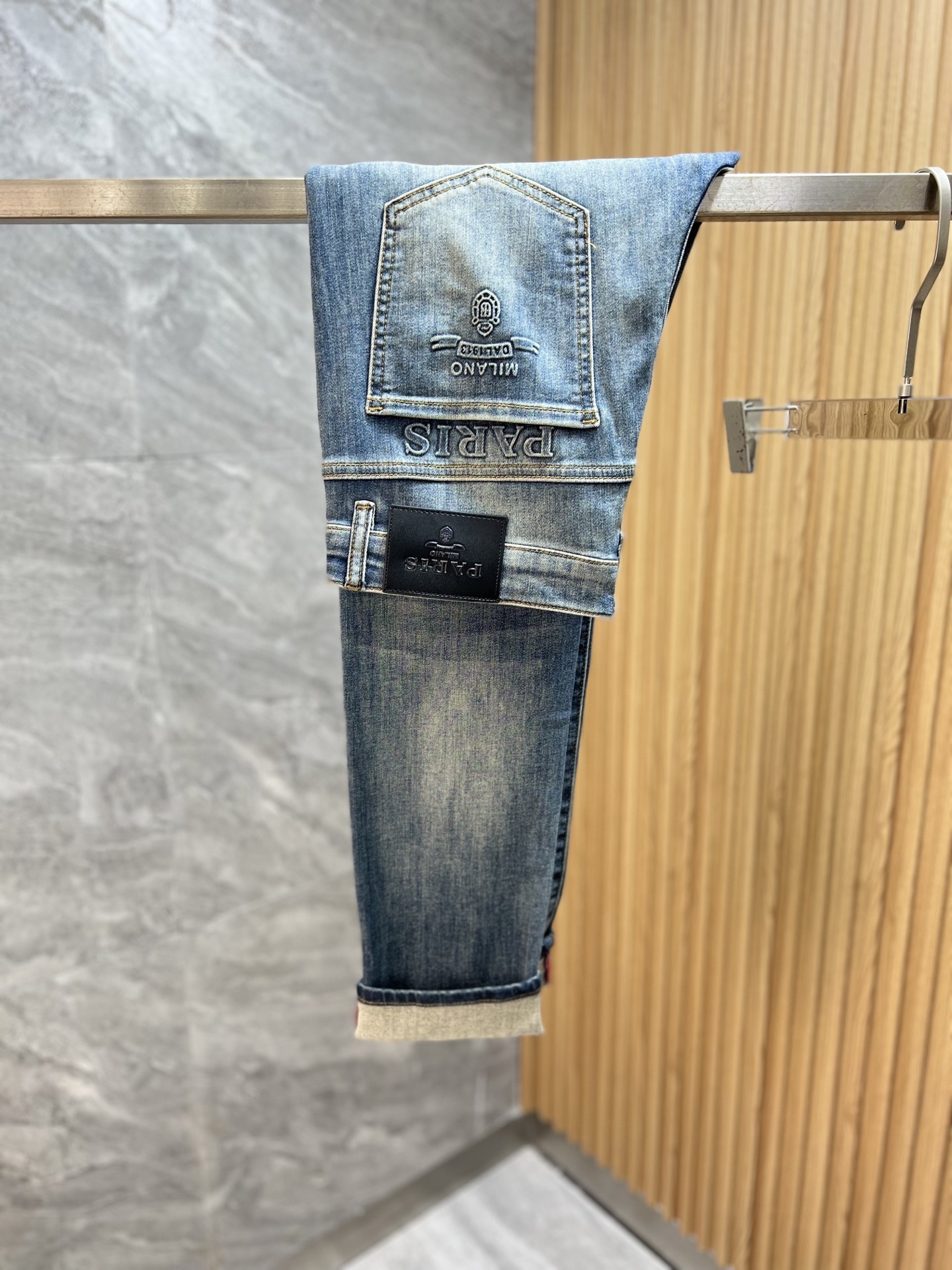 NO:744457,Prada/Prada 2026 spring and summer new products, complete with three labels, jeans, good products, no need to introduce too much, look at the details, counter size 29-38, 175/140, upper body size 32, prada, prada, jeans,19860909Prada/普拉达 2026春夏新品 三标齐全 牛仔裤 好货不用过多介绍 看细节 专柜码数29-38 175/140上身32码,,prada,prada,jeans,,Men's clothing