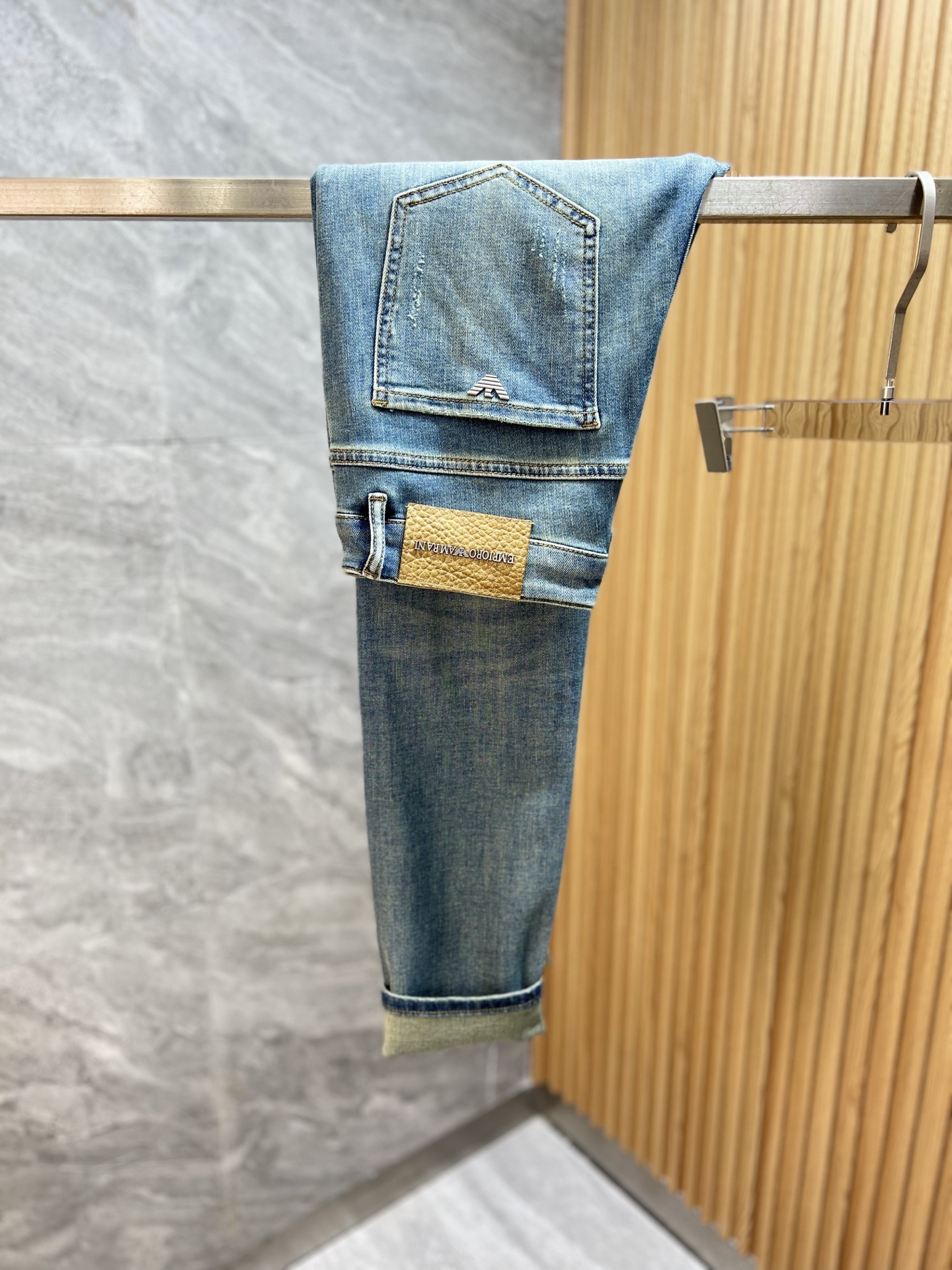 NO:744464,Armani/Armani 2026 spring and summer new products, complete with three labels, jeans, good products, no need to introduce too much, look at the details, counter size 29-38, 175/140, upper body size 32,,armani,armani,jeans,19860909Armani/阿玛尼 2026春夏新品 三标齐全 牛仔裤 好货不用过多介绍 看细节 专柜码数29-38 175/140上身32码,,armani,armani,jeans,,Men's clothing