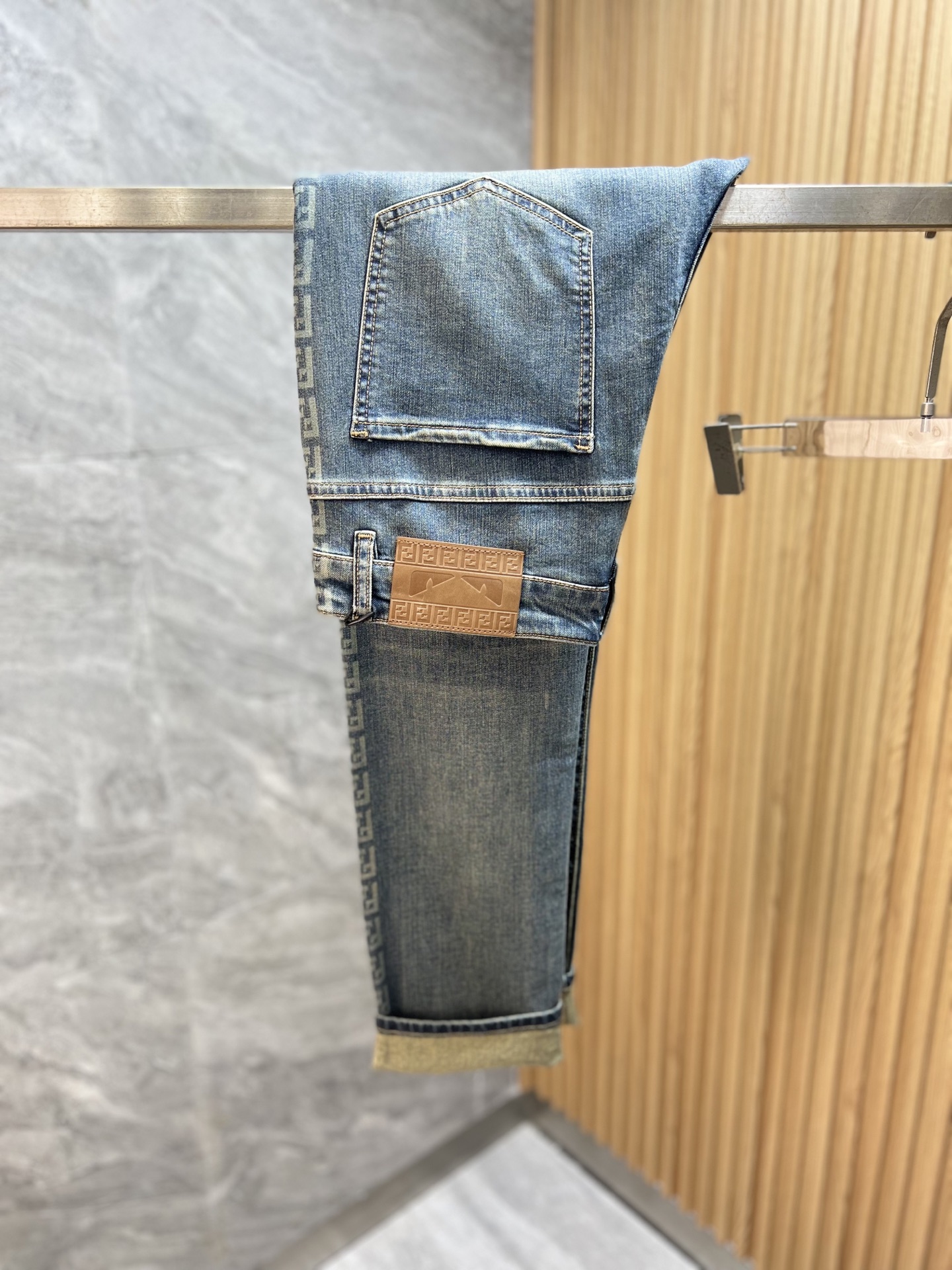 NO:744469,Fendi/Fendi 2026 spring and summer new products, complete with three labels, jeans, good products, no need to introduce too much, look at the details, counter size 29-38, 175/140, upper body size 32,,fendi,fendi,jeans,19860909Fendi/芬迪 2026春夏新品 三标齐全 牛仔裤 好货不用过多介绍 看细节 专柜码数29-38 175/140上身32码,,fendi,fendi,jeans,,Men's clothing