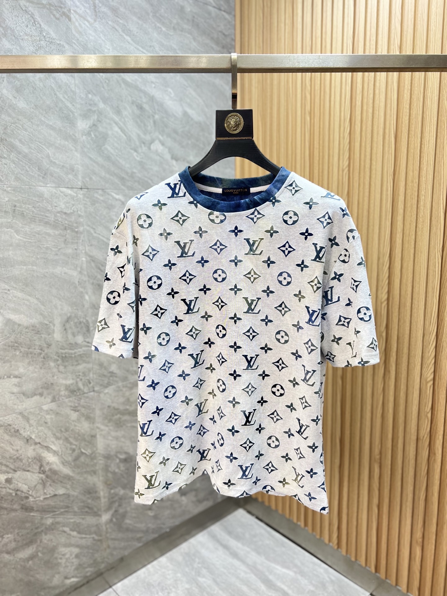 NO:744479,LV/Louis Vuitton 2026 spring and summer new products, complete with three labels, jacquard full-body short-sleeved T-shirt, good product without too much introduction, look at the details, counter size M-XXXL 175/140 recommended L,, louis vuitton, louis vuitton, T-shirt, tees, t-shirt,19860909LV/路易威登 2026春夏新品 三标齐全 提花满身短袖T恤 好货不用过多介绍 看细节 专柜码数M-XXXL 175/140建议L,,louis vuitton,louis vuitton,T-shirt,tees，t-shirt,,Men's clothing