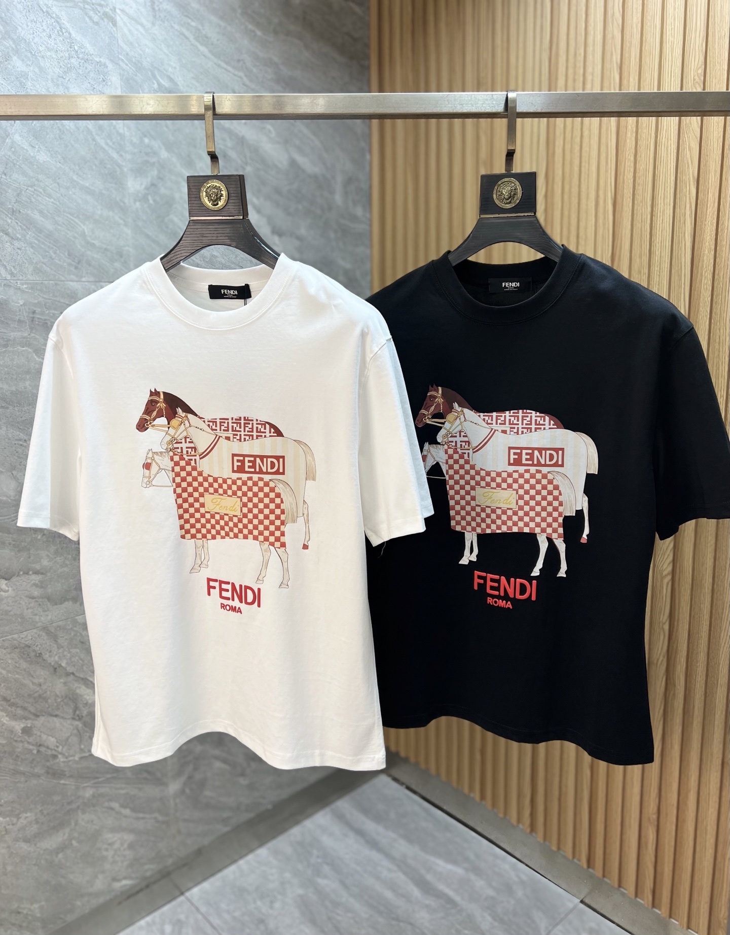 NO:744487,Fendi/Fendi 2026 spring and summer new products, complete with three labels, mercerized cotton short-sleeved T-shirt, good product without too much introduction, look at the details, counter size M-XXXL 175/140, recommended L,, fendi, fendi, T-shirt, tees, t-shirt,19860909Fendi/芬迪 2026春夏新品 三标齐全 丝光棉短袖T恤 好货不用过多介绍 看细节 专柜码数M-XXXL 175/140建议L,,fendi,fendi,T-shirt,tees，t-shirt,,Men's clothing