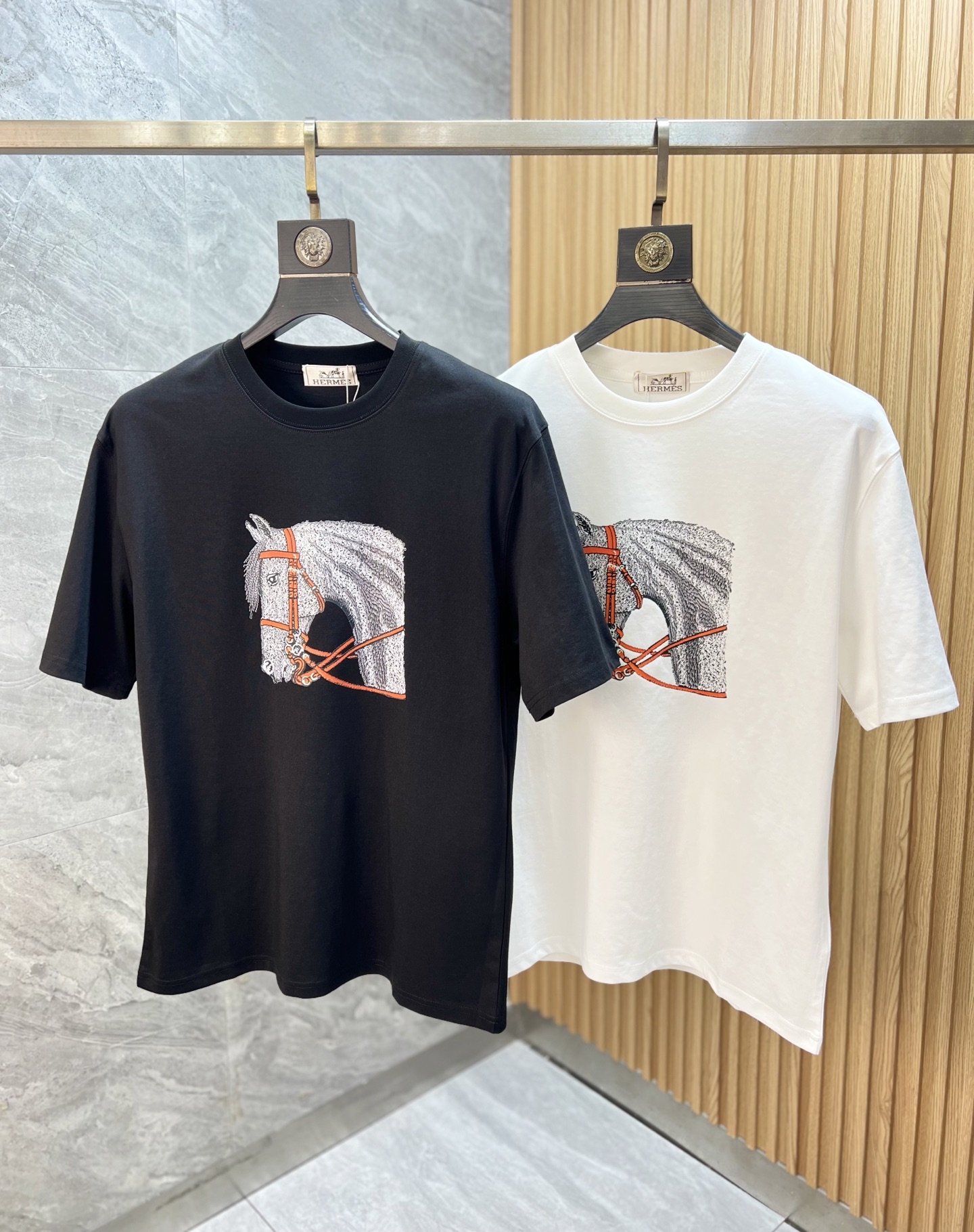 NO:744532,Hermes/Hermès 2026 spring and summer new products, complete with three labels, mercerized cotton short-sleeved T-shirt, good product without too much introduction, look at the details, counter size M-XXXL 175/140, recommended L,, hermes, hermes, T-shirt, tees, t-shirt,19860909Hermes/爱马仕 2026春夏新品 三标齐全 丝光棉短袖T恤 好货不用过多介绍 看细节 专柜码数M-XXXL 175/140建议L,,hermes,hermes,T-shirt,tees，t-shirt,,Men's clothing