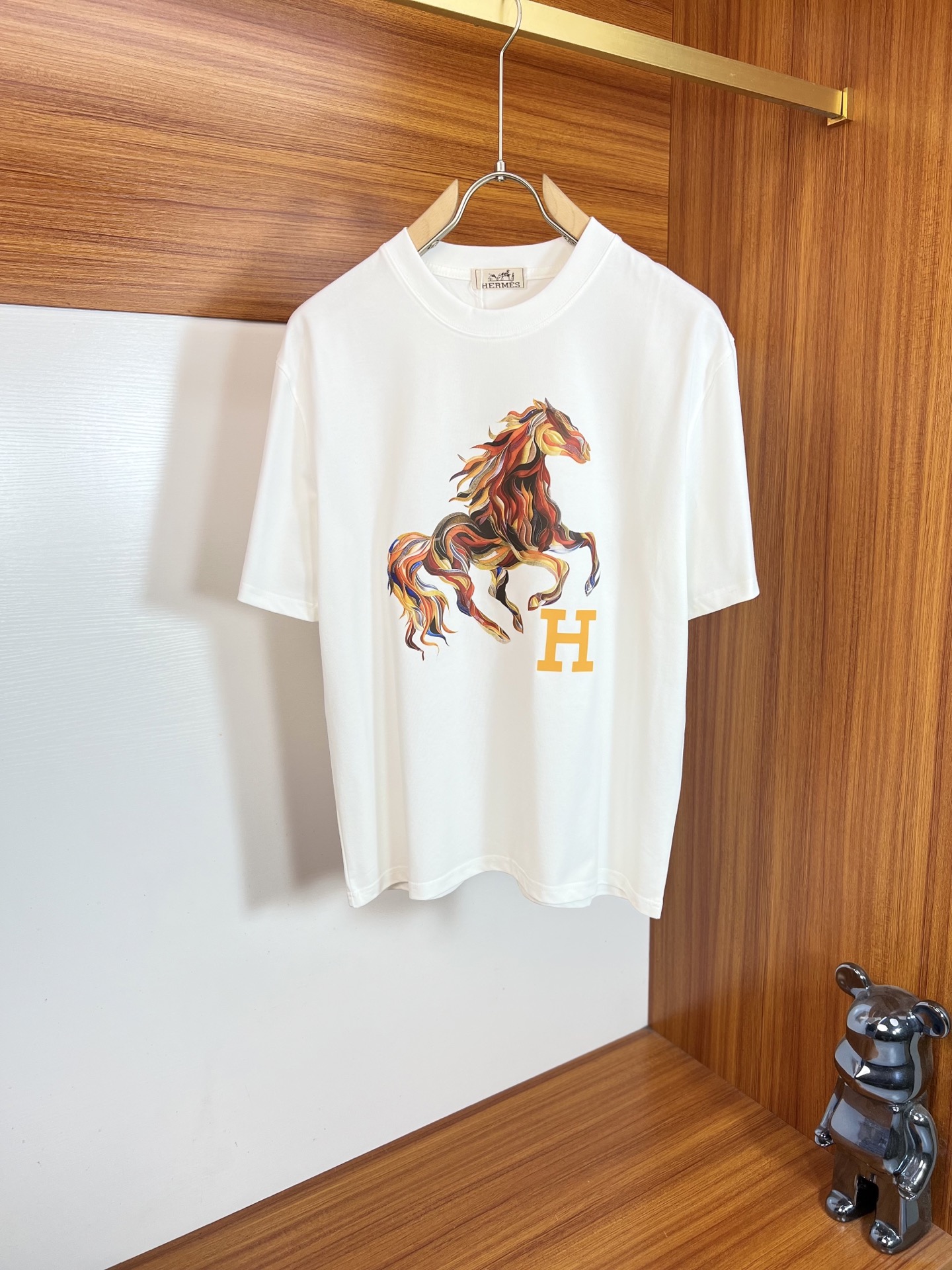 NO:912947,Hermes/Hermès 2026 spring and summer new products, complete with three labels, pure cotton round neck short-sleeved T-shirt, good product, no need to introduce too much, look at the details, counter size M-XXXL 175/140, recommended L,, hermes, hermes, T-shirt, tees, t-shirt,19860909Hermes/爱马仕 2026年春夏新品上新 三标齐全 纯棉圆领短袖T恤 好货不用过多介绍 看细节 专柜码数M-XXXL 175/140建议L,,hermes,hermes,T-shirt,tees，t-shirt,,Men's clothing