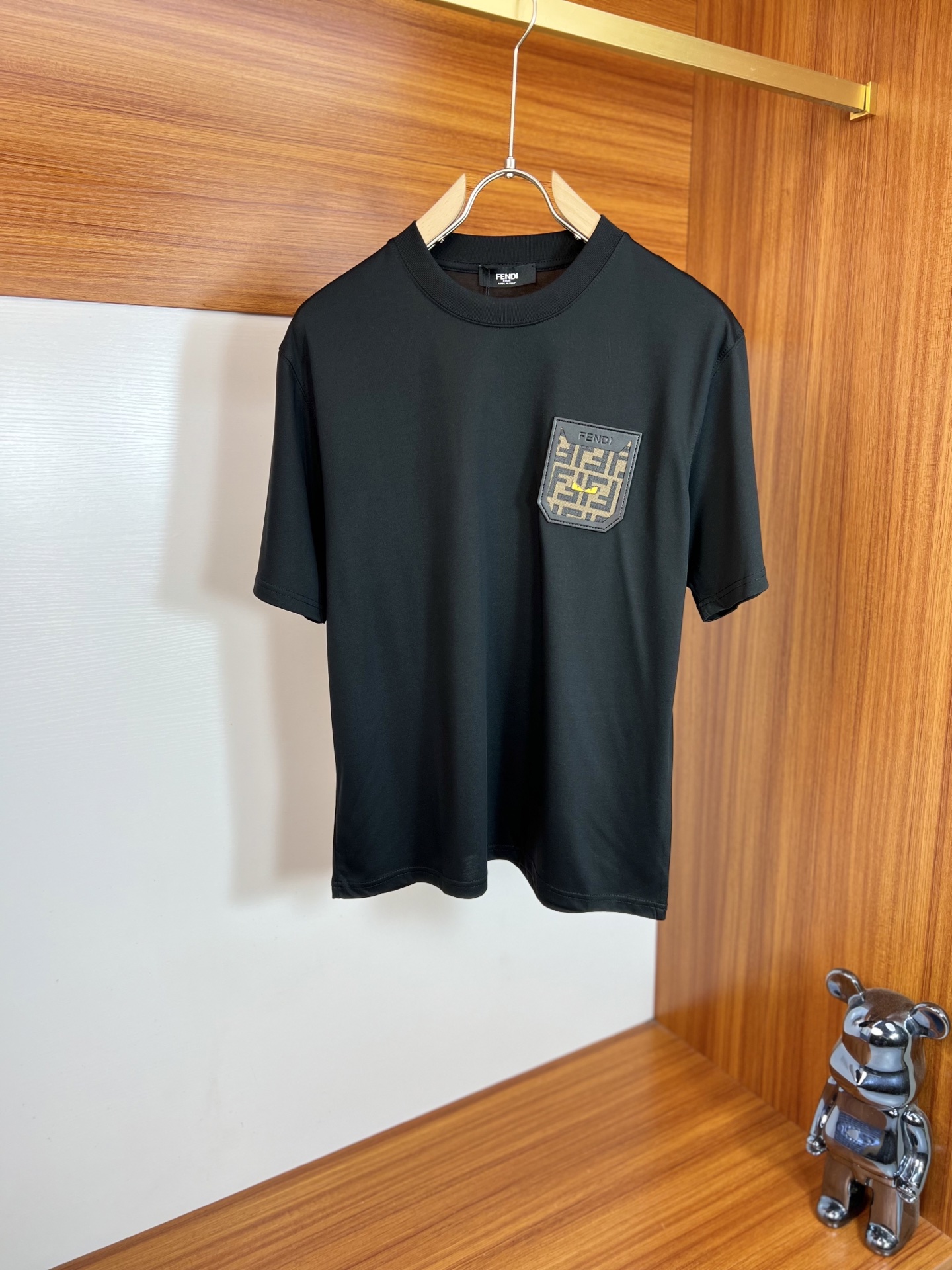 NO:912975,Fendi/Fendi 2026 spring and summer new products, complete with three labels, pure cotton round neck short-sleeved T-shirt, good product without too much introduction, look at the details, counter size M-XXXL 175/140, recommended L,, fendi, fendi, T-shirt, tees, t-shirt,19860909Fendi/芬迪 2026年春夏新品上新 三标齐全 纯棉圆领短袖T恤 好货不用过多介绍 看细节 专柜码数M-XXXL 175/140建议L,,fendi,fendi,T-shirt,tees，t-shirt,,Men's clothing