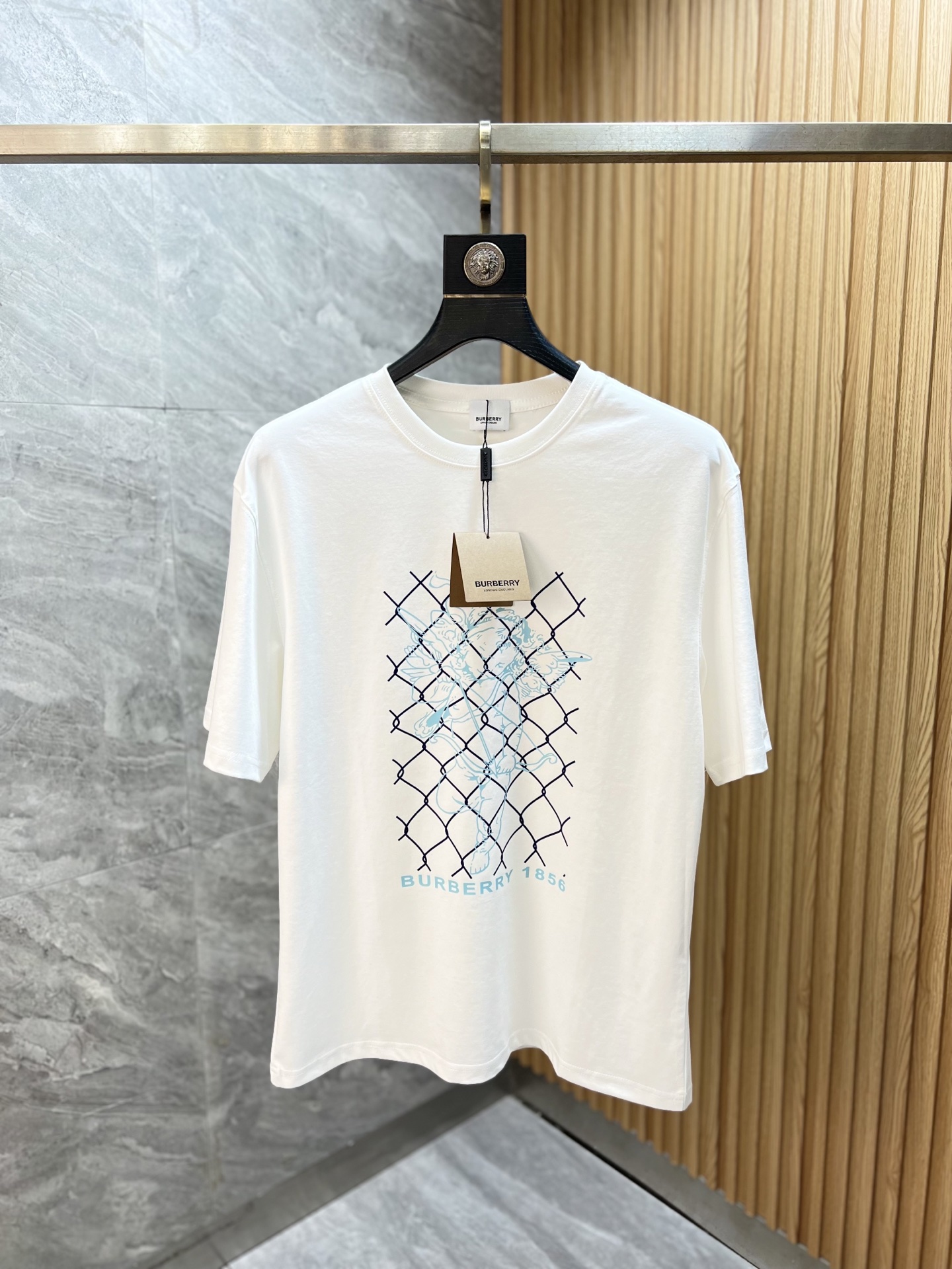 NO:836441,Burberry/Burberry 2026 spring and summer new products, complete with three labels, mercerized cotton round neck short-sleeved T-shirt, good product without too much introduction, look at the details, counter size M-XXXL / recommended L,,,burberry,burberry,T-shirt,tees,t-shirt,19860909Burberry/巴宝莉 2026年春夏新品上新 三标齐全 丝光棉圆领短袖T恤 好货不用过多介绍 看细节 专柜码数M-XXXL /建议L,,,burberry,burberry,T-shirt,tees，t-shirt,,Men's clothing