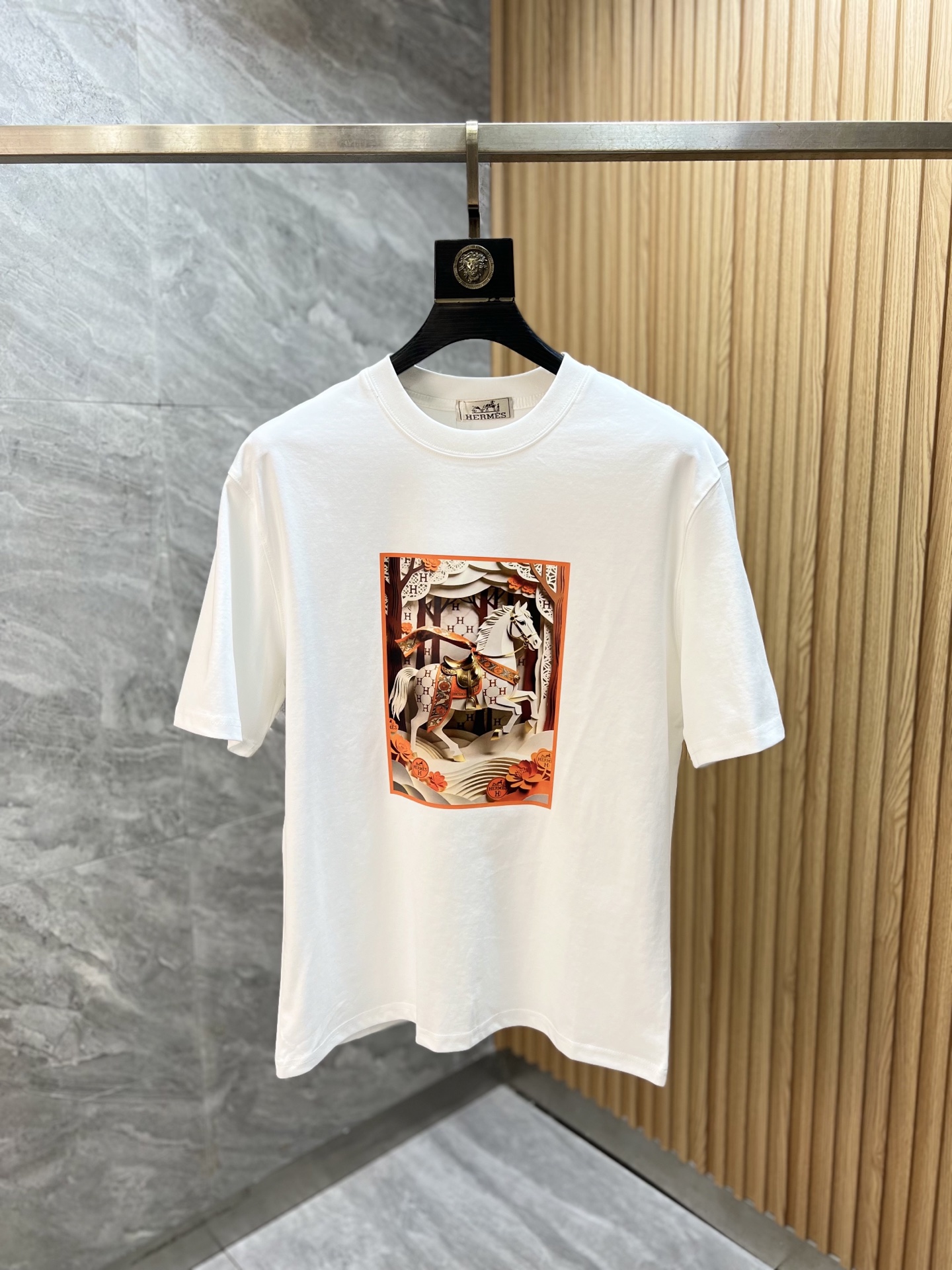 NO:835299,Hermes/Hermès 2026 spring and summer new products, complete with three labels, mercerized cotton round neck short-sleeved T-shirt, good product does not need to be introduced too much, look at the details, counter size M-XXXL / recommended L,, hermes, hermes, T-shirt, tees, t-shirt,19860909Hermes/爱马仕 2026年春夏新品上新 三标齐全 丝光棉圆领短袖T恤 好货不用过多介绍 看细节 专柜码数M-XXXL /建议L,,hermes,hermes,T-shirt,tees，t-shirt,,Men's clothing