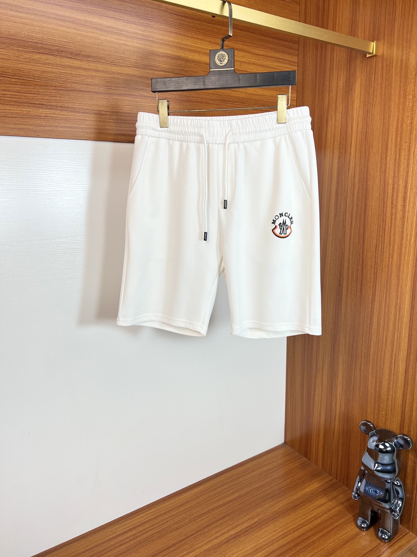 NO:838091,Moncler/Mongolian mouth 2026 spring and summer new products, complete with three labels, elastic band, casual pants and shorts, no need to introduce too much about the good products, look at the details, counter size M-XXXL / upper body recommended L,,,Moncler,shorts,19860909Moncler/蒙口 2026春夏新品 三标齐全 松紧带五分休闲裤短裤 好货不用过多介绍 看细节 专柜码数M-XXXL /上身建议L,,,Moncler,shorts,,Men's clothing