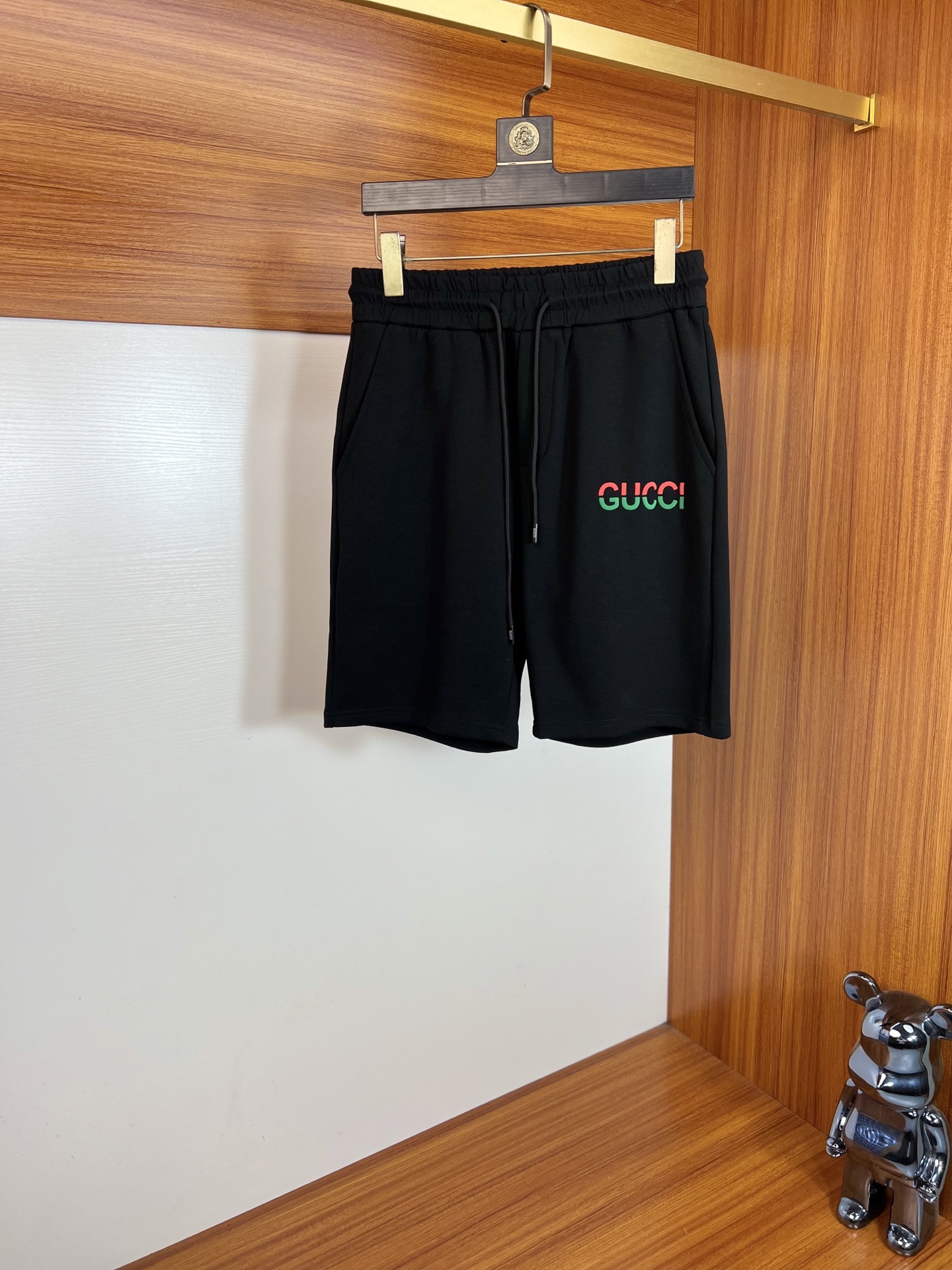 NO:838096,Gucci/Gucci 2026 spring and summer new products, complete with three labels, elastic band, casual pants and shorts, no need to introduce too many good products, look at the details, counter size M-XXXL / upper body recommended L,,,gucci,shorts,19860909Gucci/古奇 2026春夏新品 三标齐全 松紧带五分休闲裤短裤 好货不用过多介绍 看细节 专柜码数M-XXXL /上身建议L,,,gucci,shorts,,Men's clothing
