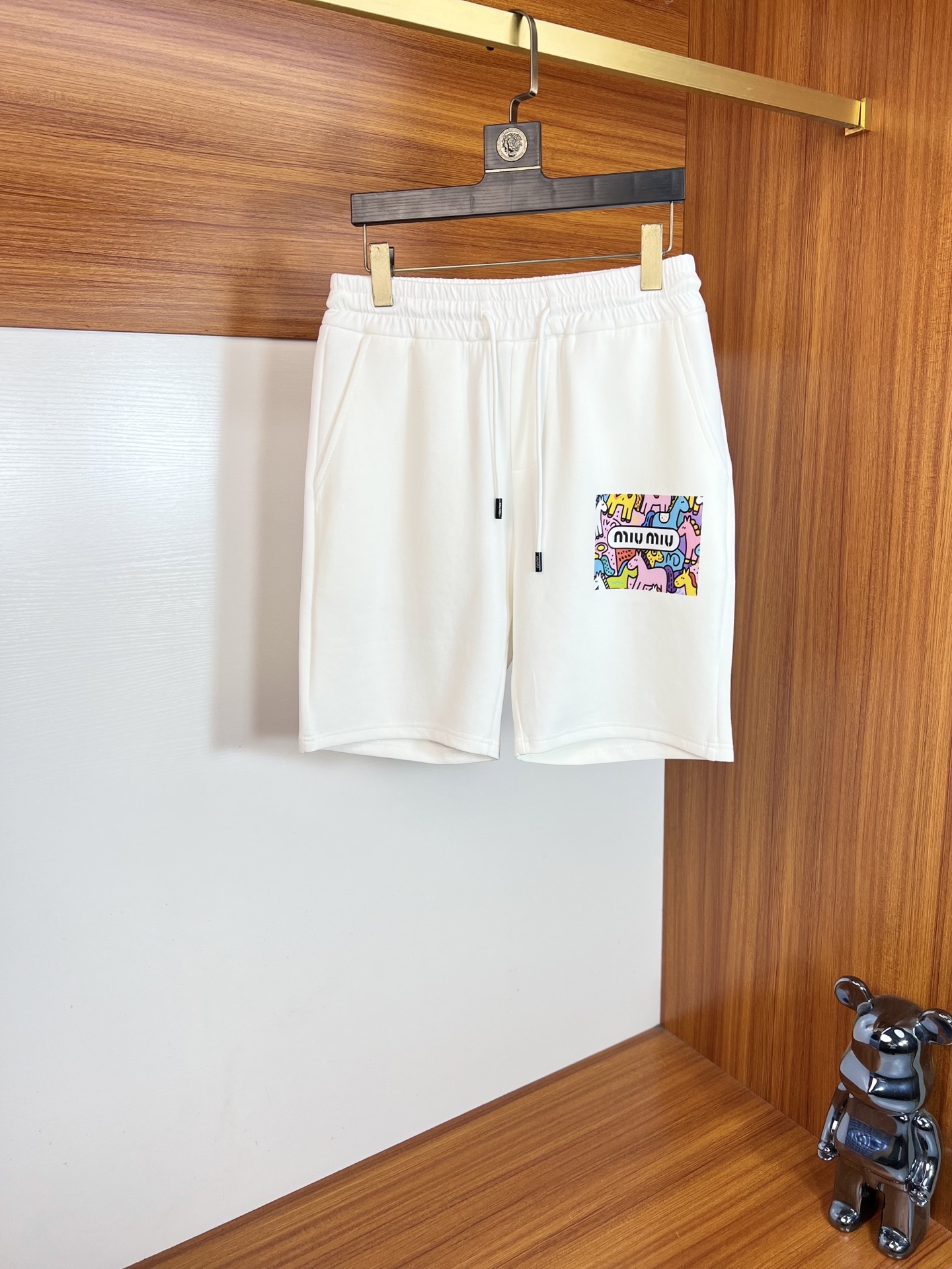 NO:838069,MiuMiu 2026 spring and summer new products, complete with three standards, elastic band casual pants and shorts, no need to introduce too much about the good products, look at the details, counter size M-XXXL / upper body recommended L,,,miumiu,shorts,19860909MiuMiu 2026春夏新品 三标齐全 松紧带五分休闲裤短裤 好货不用过多介绍 看细节 专柜码数M-XXXL /上身建议L,,,miumiu,shorts,,Men's clothing