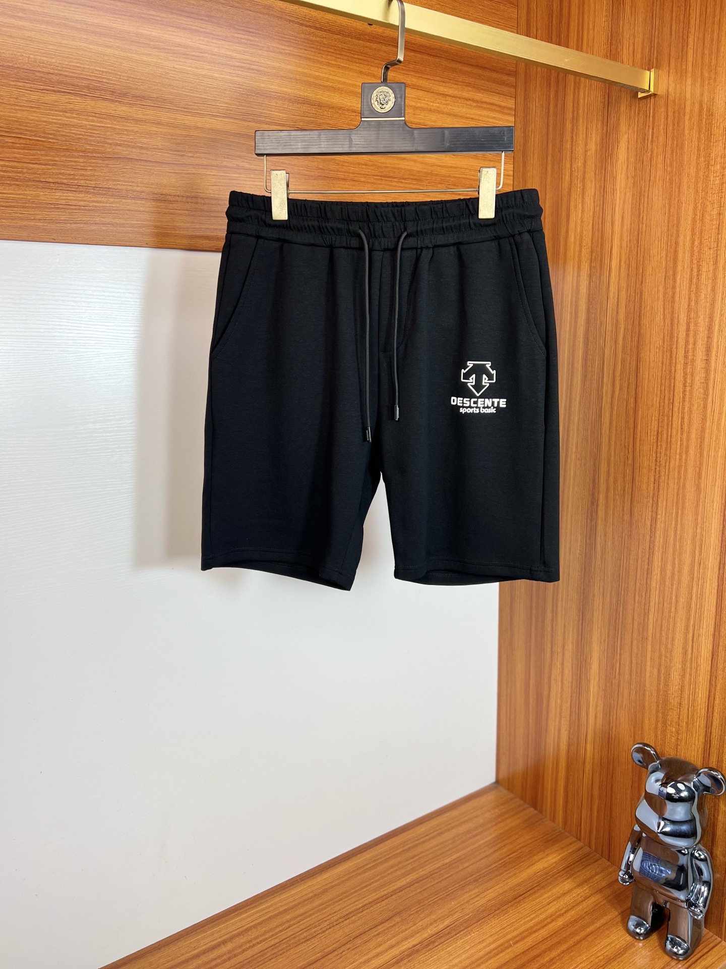 NO:838072,Descente's 2026 spring and summer new products, complete with three standards, elastic band, casual pants and shorts, no need to introduce too much about the good products, look at the details, counter size M-XXXL / upper body recommended L,,,shorts,19860909迪桑特 2026春夏新品 三标齐全 松紧带五分休闲裤短裤 好货不用过多介绍 看细节 专柜码数M-XXXL /上身建议L,,,shorts,,Men's clothing
