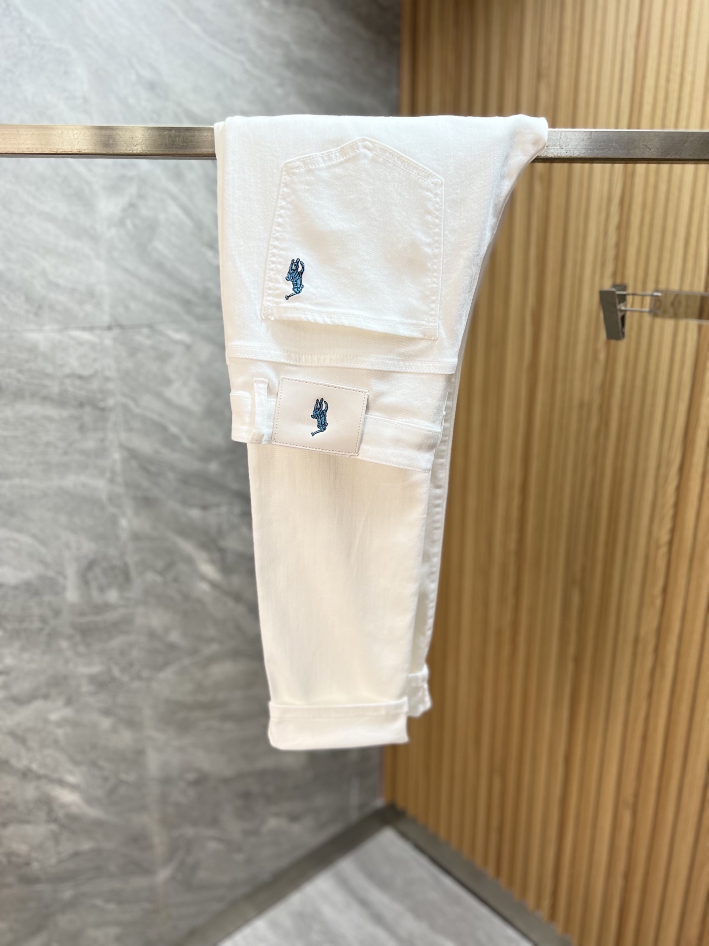 NO:926444,Paul's 2026 spring and summer new products, complete with three labels, jeans, good products, no need to introduce too much, look at the details, the counter size is 29-38, 175/140, upper body size 32,,jeans,19860909保罗 2026春夏新品 三标齐全 牛仔裤 好货不用过多介绍 看细节 专柜码数29-38 175/140上身32码,,jeans,,Men's clothing