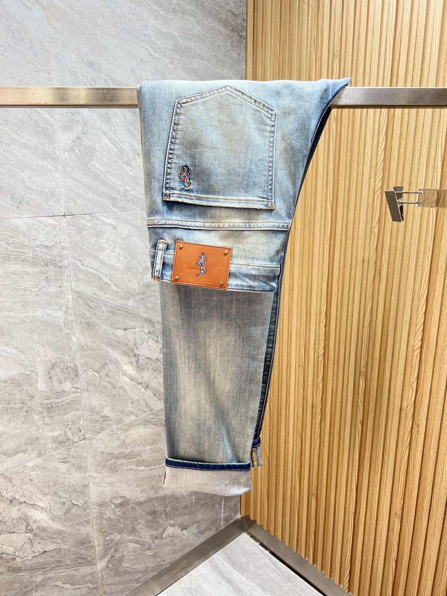 NO:905121,Paul's 2026 spring and summer new products, complete with three labels, jeans, good products, no need to introduce too much, look at the details, the counter size is 29-38, 175/140, upper body size 32,,jeans,19860909保罗 2026春夏新品 三标齐全 牛仔裤 好货不用过多介绍 看细节 专柜码数29-38 175/140上身32码,,jeans,,Men's clothing