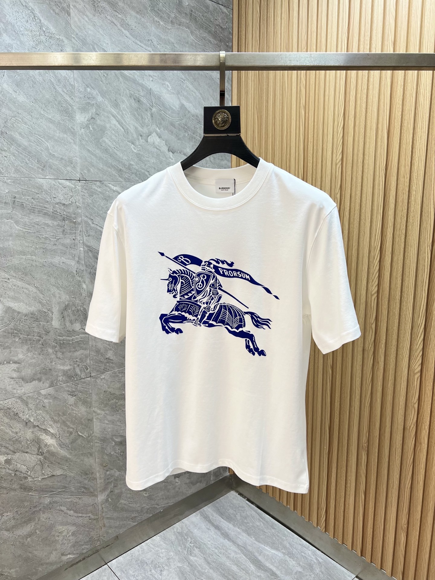 NO:913715,Burberry/Burberry 2026 spring and summer new products, complete with three labels, mercerized cotton round neck short-sleeved T-shirt, good product without too much introduction, look at the details, counter size M-XXXL 175/140, recommended L,,,burberry,burberry,T-shirt,tees,t-shirt,19860909Burberry/巴宝莉 2026年春夏新品上新 三标齐全 丝光棉圆领短袖T恤 好货不用过多介绍 看细节 专柜码数M-XXXL 175/140建议L,,,burberry,burberry,T-shirt,tees，t-shirt,,Men's clothing