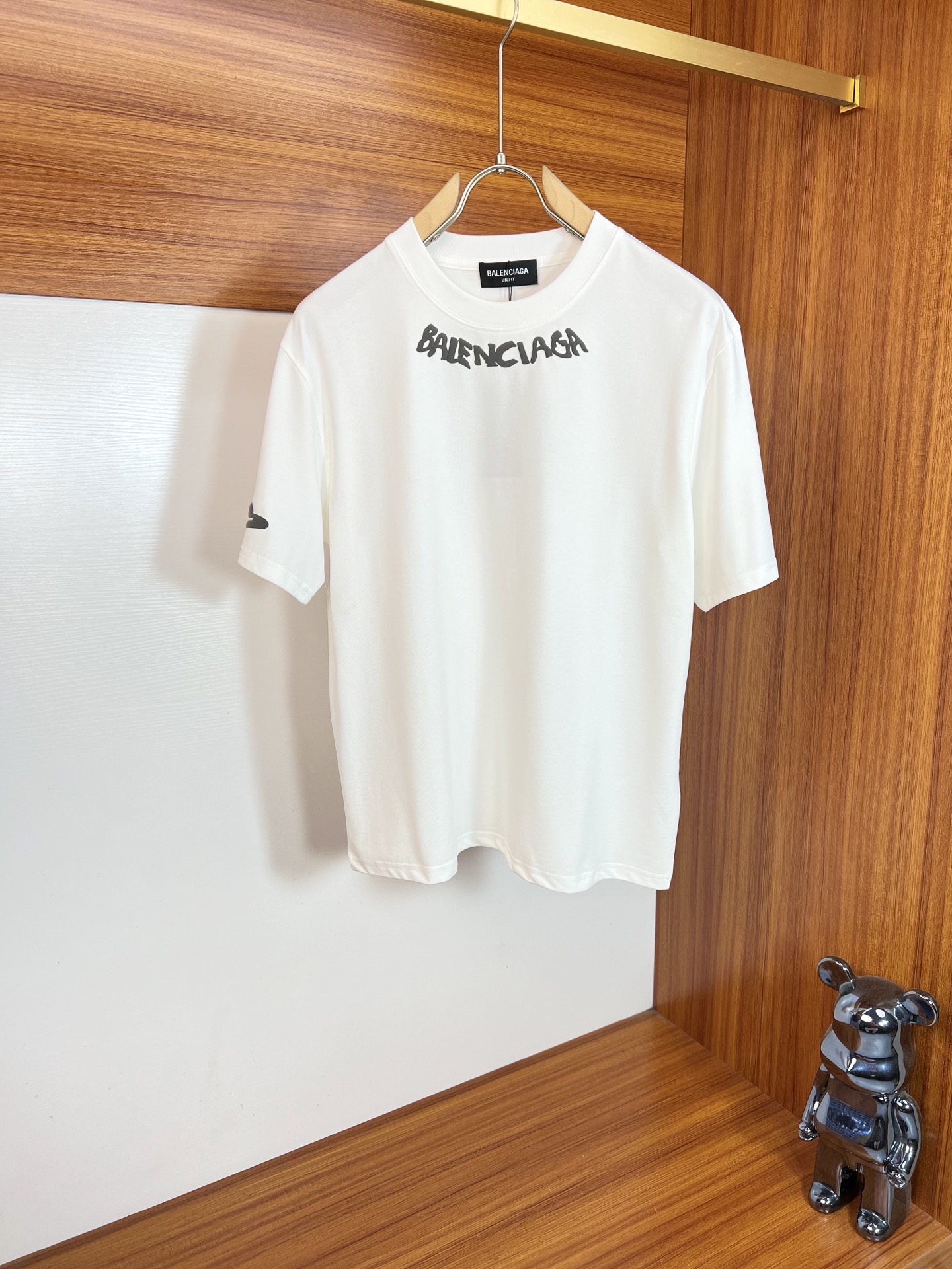 NO:916541,Balenciaga/Balenciaga 2026 spring and summer new products, complete with three labels, pure cotton round neck short-sleeved T-shirt, good product without too much introduction, look at the details, counter size M-XXXL 175/140, recommended L,, balenciaga, balenciaga, T-shirt, tees, t-shirt,19860909Balenciaga/巴黎世家 2026年春夏新品上新 三标齐全 纯棉圆领短袖T恤 好货不用过多介绍 看细节 专柜码数M-XXXL 175/140建议L,,balenciaga,balenciaga,T-shirt,tees，t-shirt,,Men's clothing