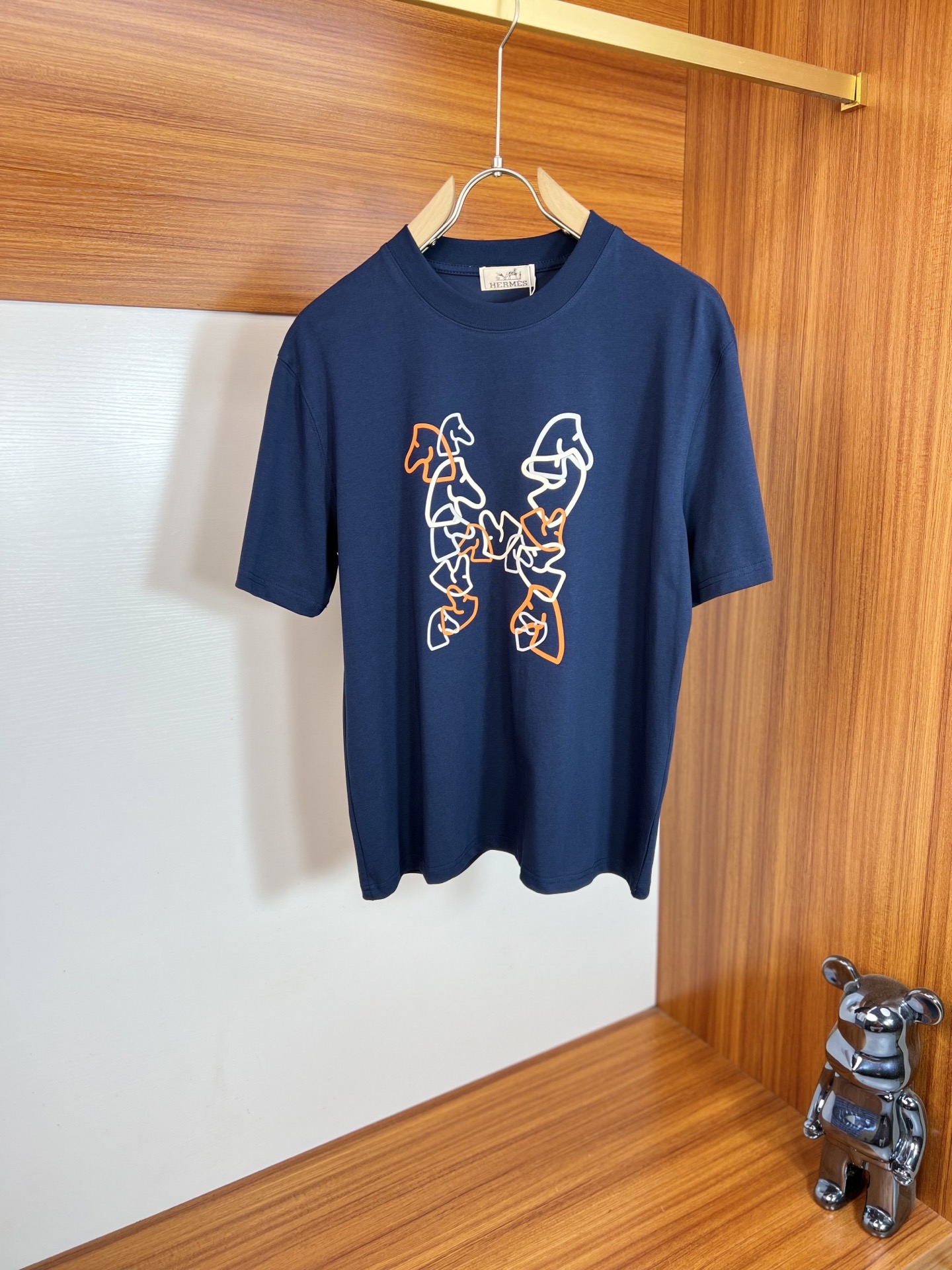 NO:916550,Hermes/Hermès 2026 spring and summer new products, complete with three labels, pure cotton round neck short-sleeved T-shirt, good product, no need to introduce too much, look at the details, counter size M-XXXL 175/140, recommended L,, hermes, hermes, T-shirt, tees, t-shirt,19860909Hermes/爱马仕 2026年春夏新品上新 三标齐全 纯棉圆领短袖T恤 好货不用过多介绍 看细节 专柜码数M-XXXL 175/140建议L,,hermes,hermes,T-shirt,tees，t-shirt,,Men's clothing