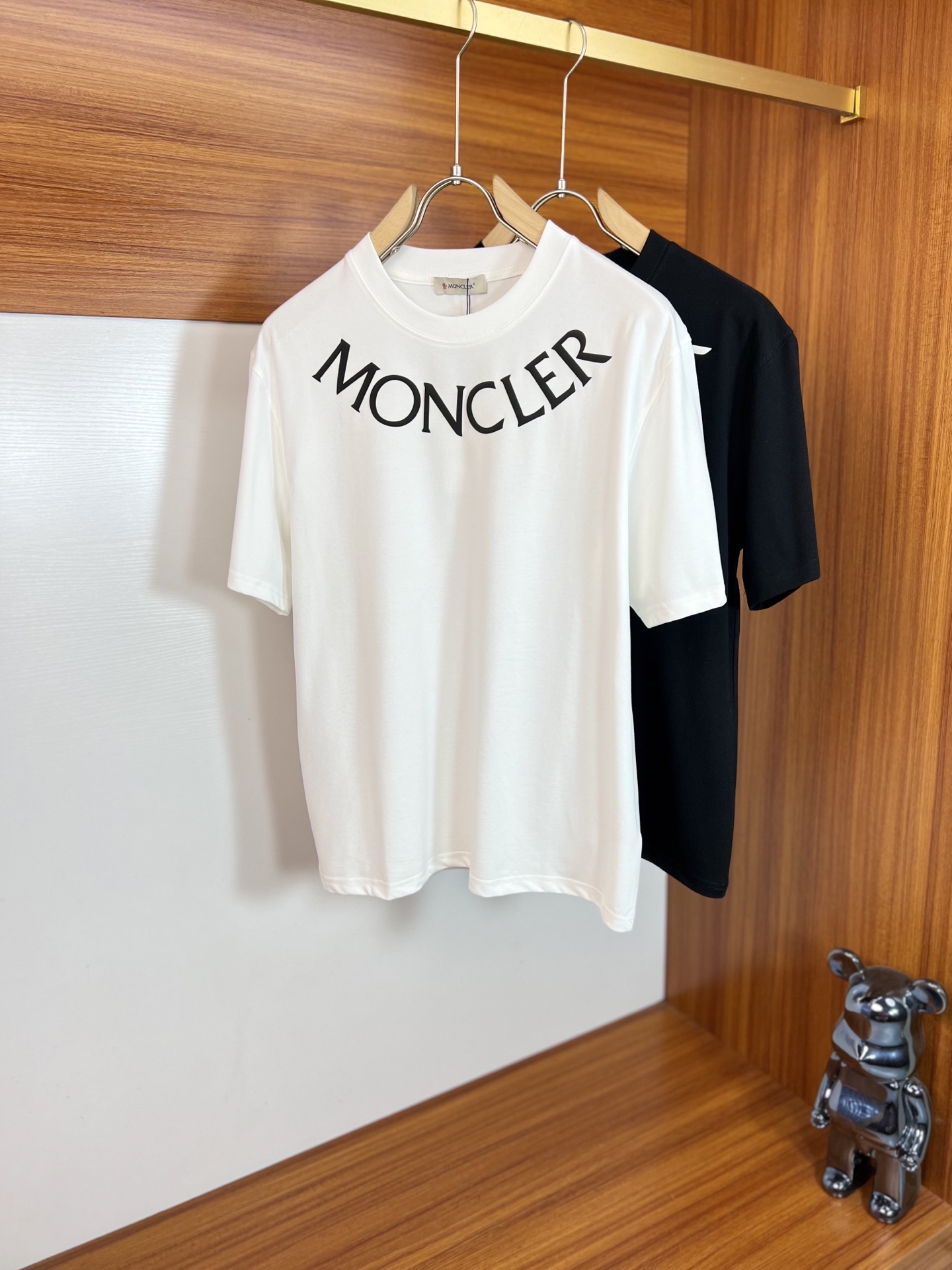 NO:916548,Moncler/Mongolia 2026 spring and summer new products, complete with three labels, pure cotton round neck short-sleeved T-shirt, good product, no need to introduce too much, look at the details, counter size M-XXXL 175/140, recommended L, Moncler, T-shirt, tees, t-shirt,19860909Moncler/蒙口 2026年春夏新品上新 三标齐全 纯棉圆领短袖T恤 好货不用过多介绍 看细节 专柜码数M-XXXL 175/140建议L,,Moncler,T-shirt,tees，t-shirt,,Men's clothing