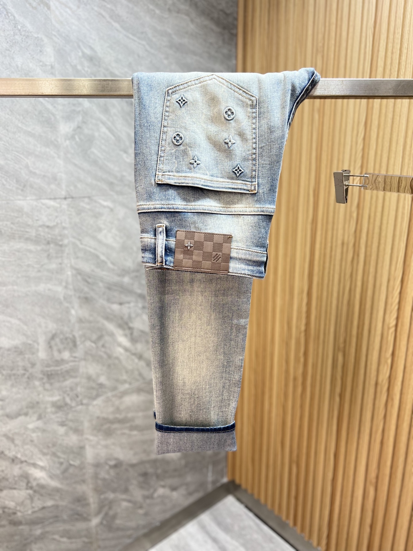 NO:918507,LV/Louis Vuitton 2026 spring and summer new products, complete with three labels, jeans, good products, no need to introduce too much, look at the details, counter size 29-38, 175/140 upper body size 32,, louis vuitton, louis vuitton, jeans,19860909LV/路易威登 2026春夏新品 三标齐全 牛仔裤 好货不用过多介绍 看细节 专柜码数29-38 175/140上身32码,,louis vuitton,louis vuitton,jeans,,Men's clothing