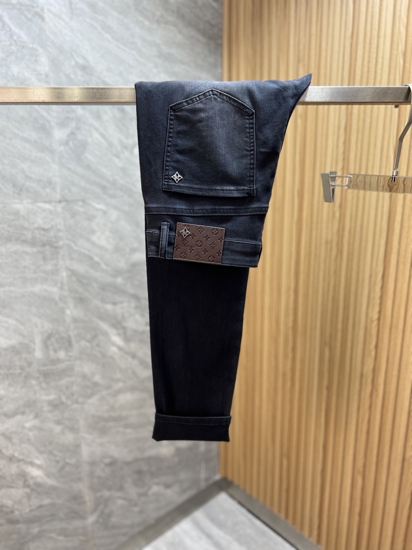 NO:918511,LV/Louis Vuitton 2026 spring and summer new products, complete with three labels, jeans, good products, no need to introduce too much, look at the details, counter size 29-38, 175/140 upper body size 32,, louis vuitton, louis vuitton, jeans,19860909LV/路易威登 2026春夏新品 三标齐全 牛仔裤 好货不用过多介绍 看细节 专柜码数29-38 175/140上身32码,,louis vuitton,louis vuitton,jeans,,Men's clothing