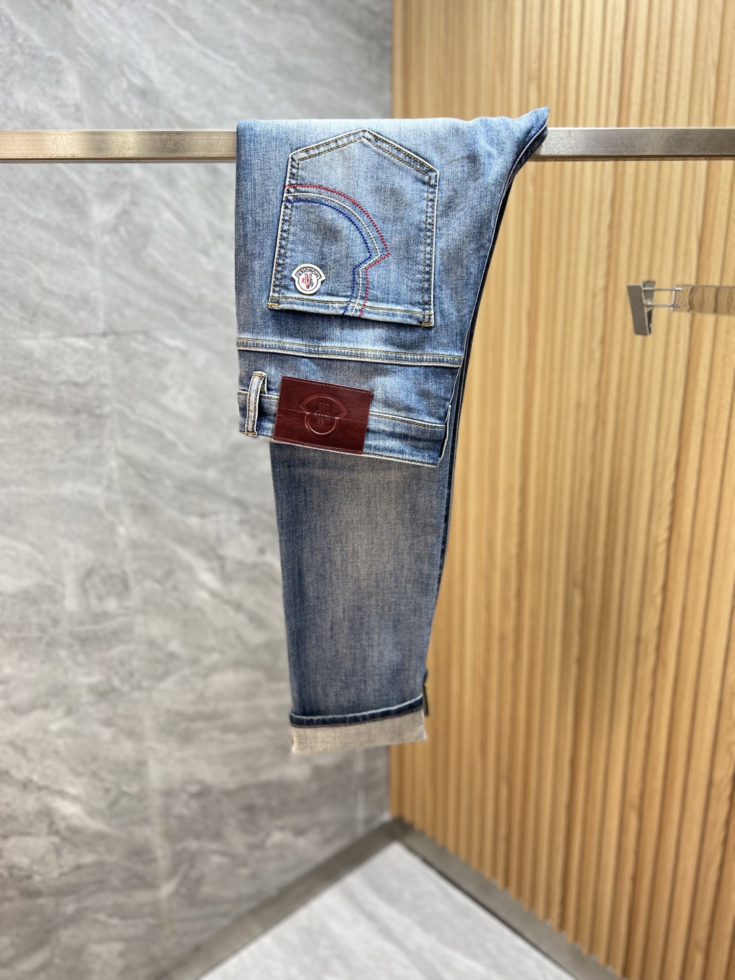 NO:836403,Moncler/Mongolian mouth 2026 spring and summer new products, complete with three labels, jeans, good products, no need to introduce too much, look at the details, counter size 29-38 / upper body size 32, Moncler, jeans,19860909Moncler/蒙口 2026春夏新品 三标齐全 牛仔裤 好货不用过多介绍 看细节 专柜码数29-38 /上身32码,,Moncler,jeans,,Men's clothing