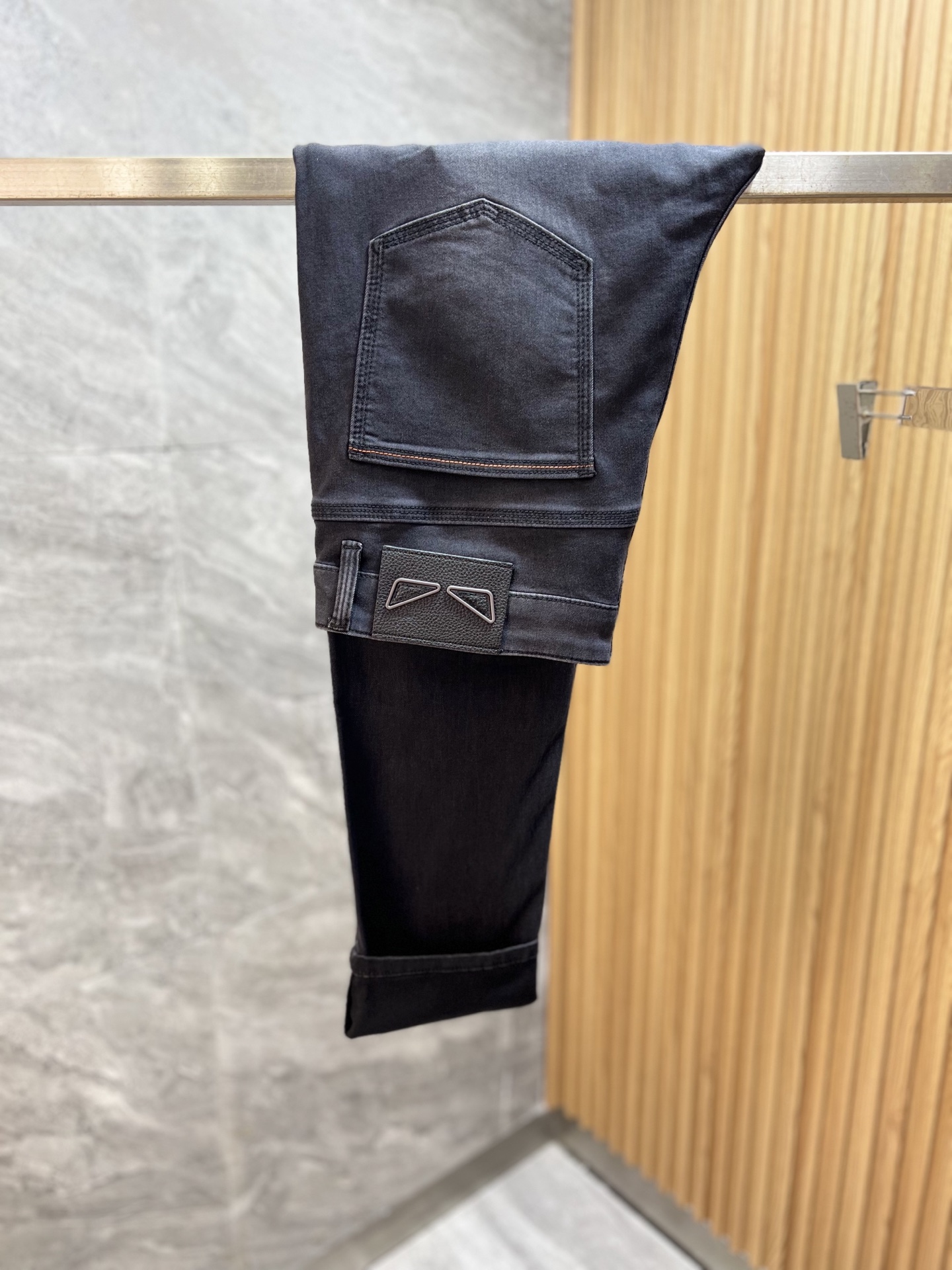 NO:836416,Fendi/Fendi 2026 spring and summer new products, complete with three labels, jeans, good products, no need to introduce too much, look at the details, counter size 29-38 / upper body size 32,,fendi,fendi,jeans,19860909Fendi/芬迪 2026春夏新品 三标齐全 牛仔裤 好货不用过多介绍 看细节 专柜码数29-38 /上身32码,,fendi,fendi,jeans,,Men's clothing