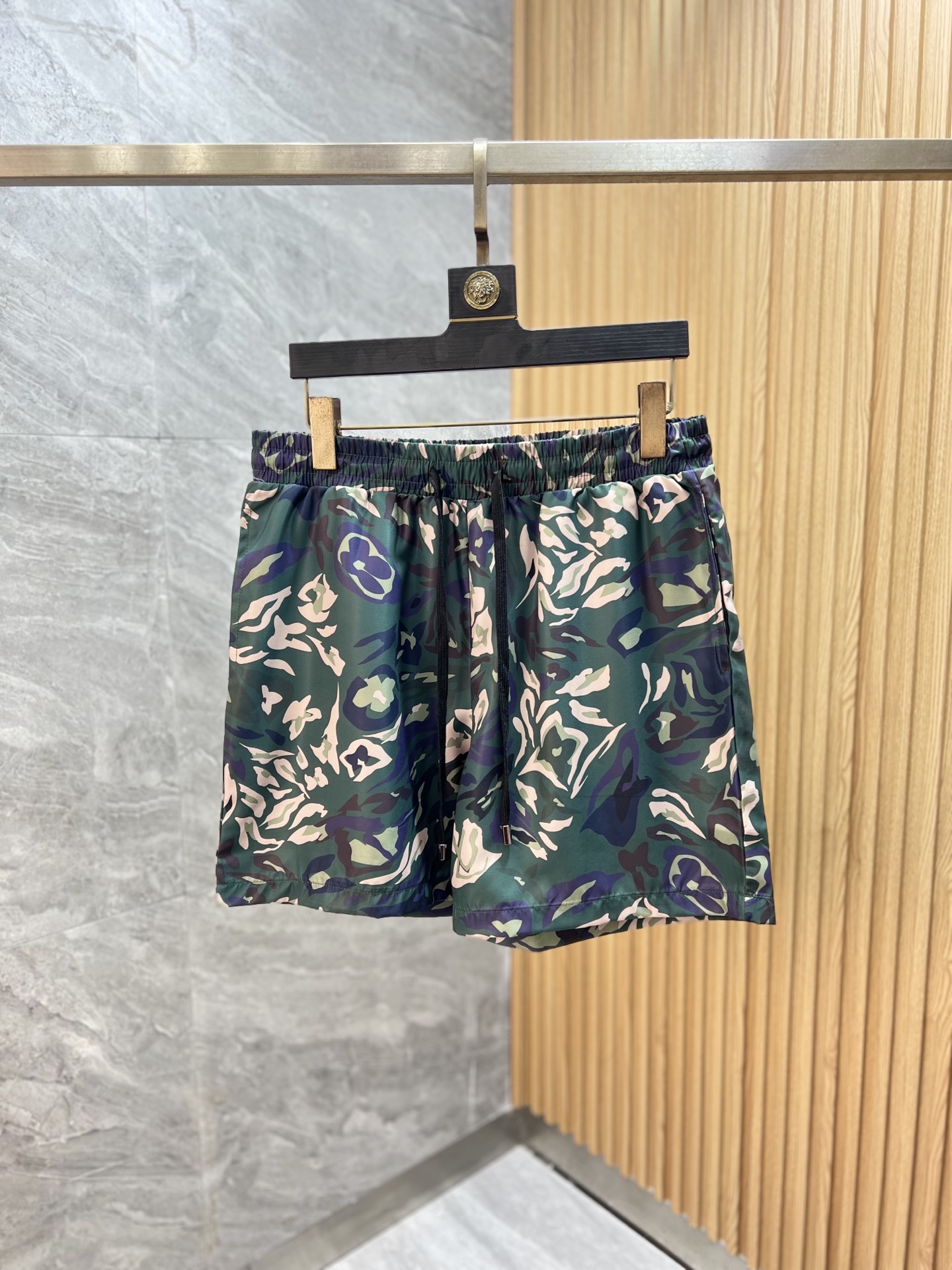 NO:913718,LV/Louis Vuitton 2026 spring and summer new products, complete with three labels, beach shorts and shorts. Good products need no introduction. Look at the details. Counter size M-XXXL,, louis vuitton, louis vuitton, shorts,19860909LV/路易威登 2026春夏新品上新 三标齐全 沙滩裤 短裤 好货不用过多介绍 看细节 专柜码数M-XXXL,,louis vuitton,louis vuitton,shorts,,Men's clothing