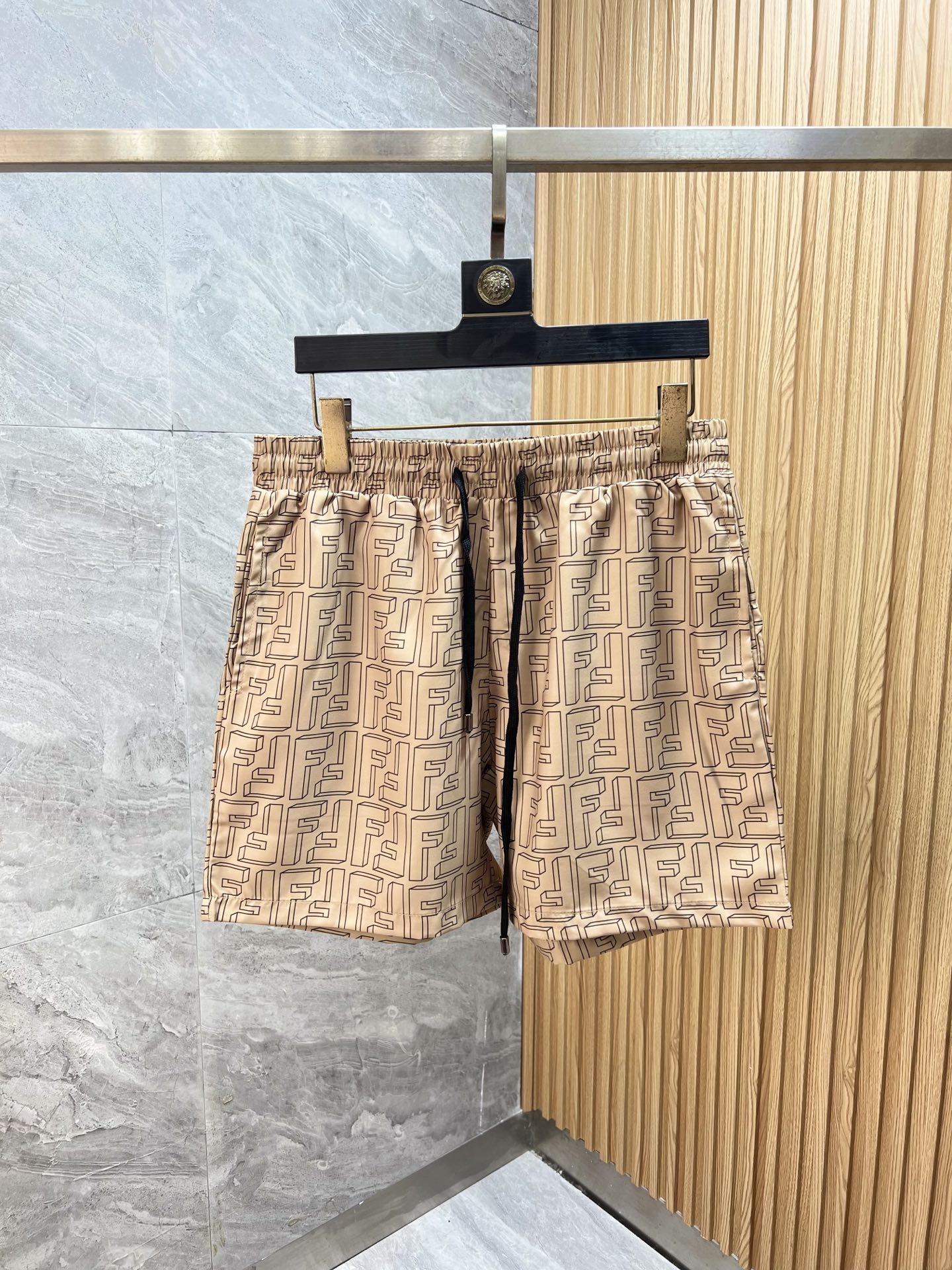 NO:835286,Fendi/Fendi 2026 spring and summer new products are launched, with three complete standards: beach pants and shorts. Good products need no introduction. Look at the details. Counter size M-XXXL,,fendi,fendi,shorts,19860909Fendi/芬迪 2026春夏新品上新 三标齐全 沙滩裤 短裤 好货不用过多介绍 看细节 专柜码数M-XXXL,,fendi,fendi,shorts,,Men's clothing
