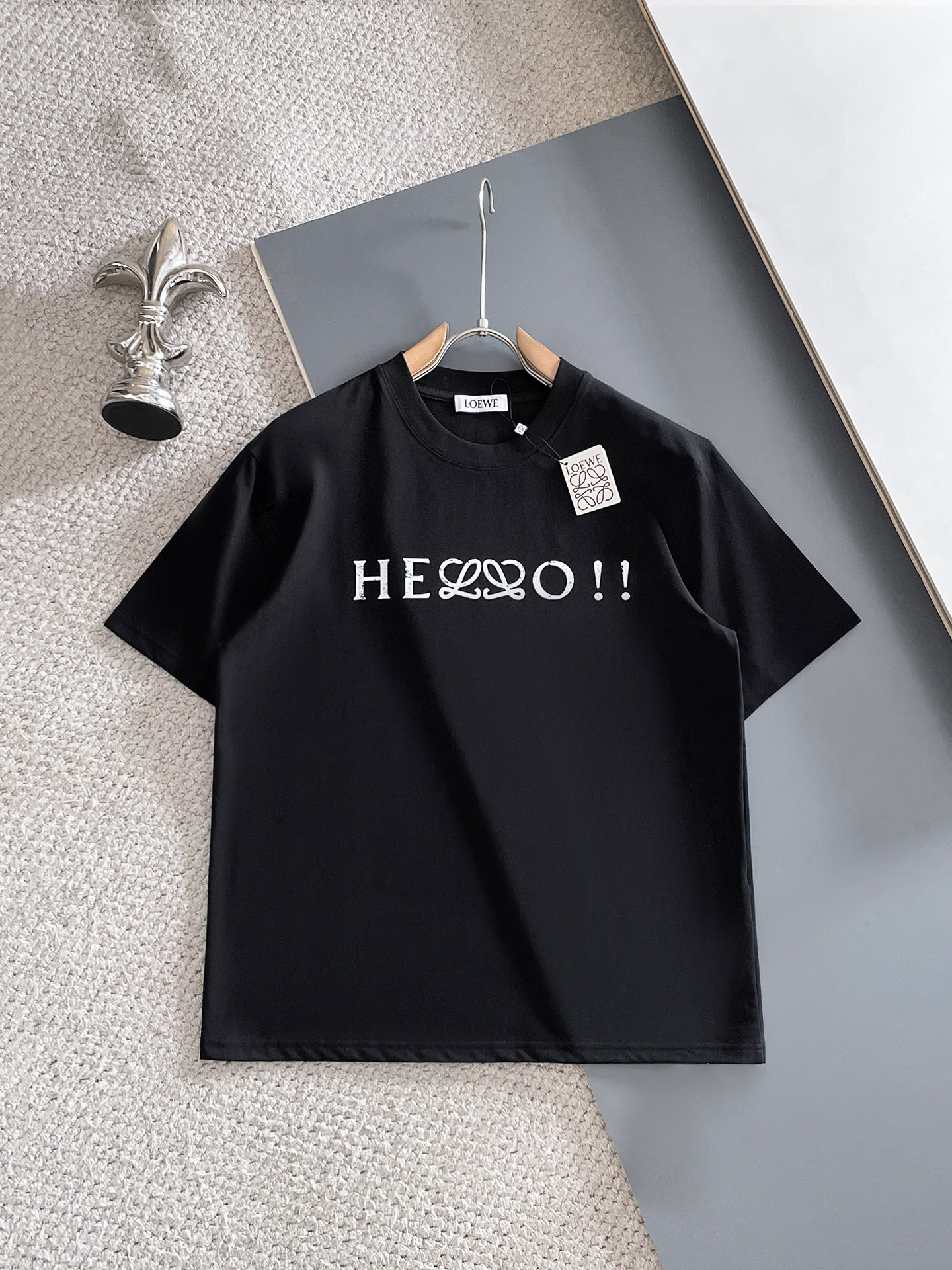 NO:933645,Loewe/Luoyiwei 2026 spring and summer new products, complete with three standards, pure cotton round neck short-sleeved T-shirt, size M-XXXL / recommended L,, loewe, loewe, T-shirt, tees, t-shirt,19860909Loewe/罗意威 2026春夏新品上新 三标齐全 纯棉圆领短袖T恤 码数M-XXXL /建议L,,loewe,loewe,T-shirt,tees，t-shirt,,Men's clothing