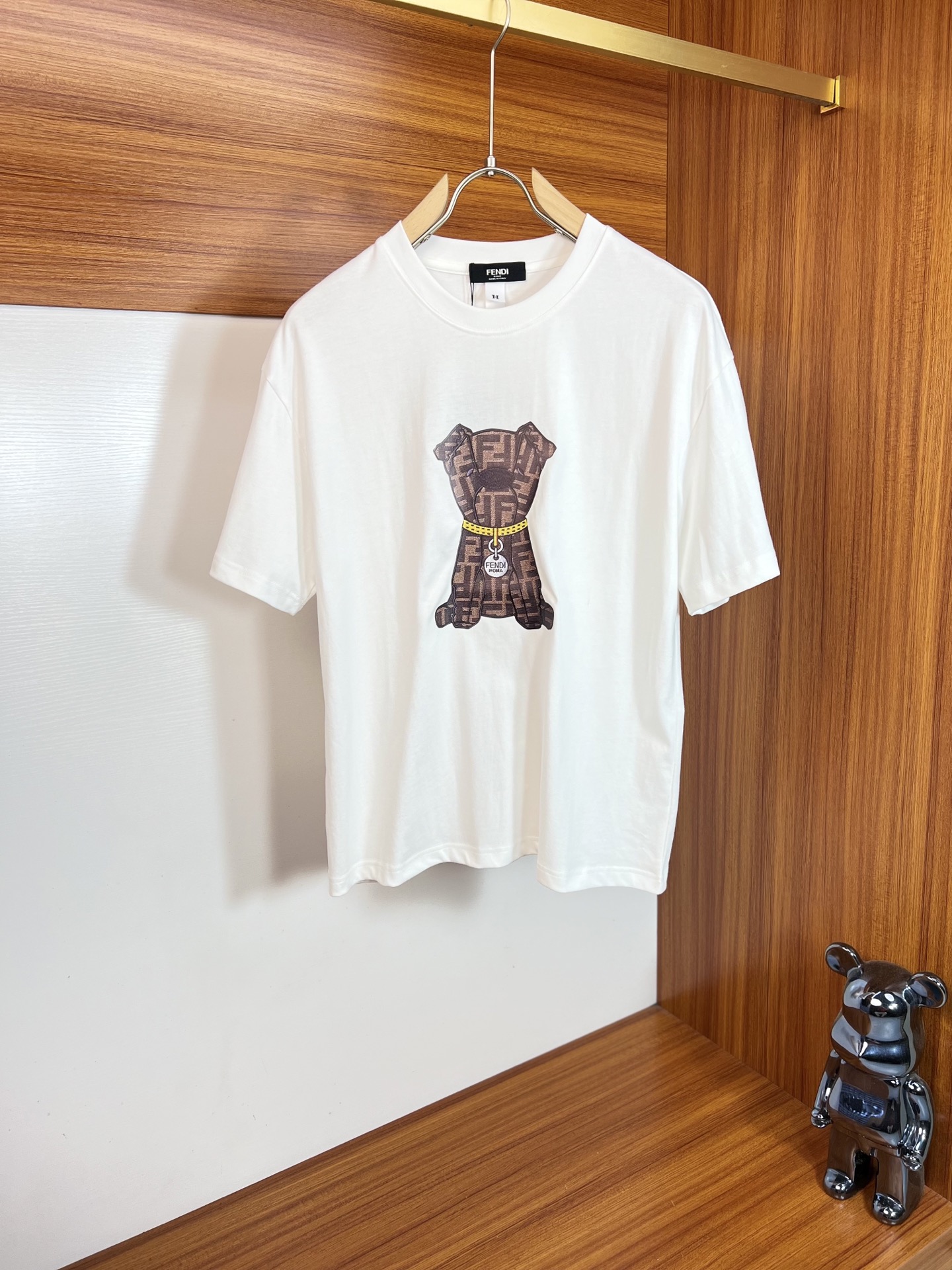 NO:917557,Fendi/Fendi 2026 spring and summer new products, complete with three labels, pure cotton round neck short-sleeved T-shirt, good product without too much introduction, look at the details, counter size M-XXXL /140 recommended L,, fendi, fendi, T-shirt, tees, t-shirt,19860909Fendi/芬迪 2026年春夏新品上新 三标齐全 纯棉圆领短袖T恤 好货不用过多介绍 看细节 专柜码数M-XXXL /140建议L,,fendi,fendi,T-shirt,tees，t-shirt,,Men's clothing