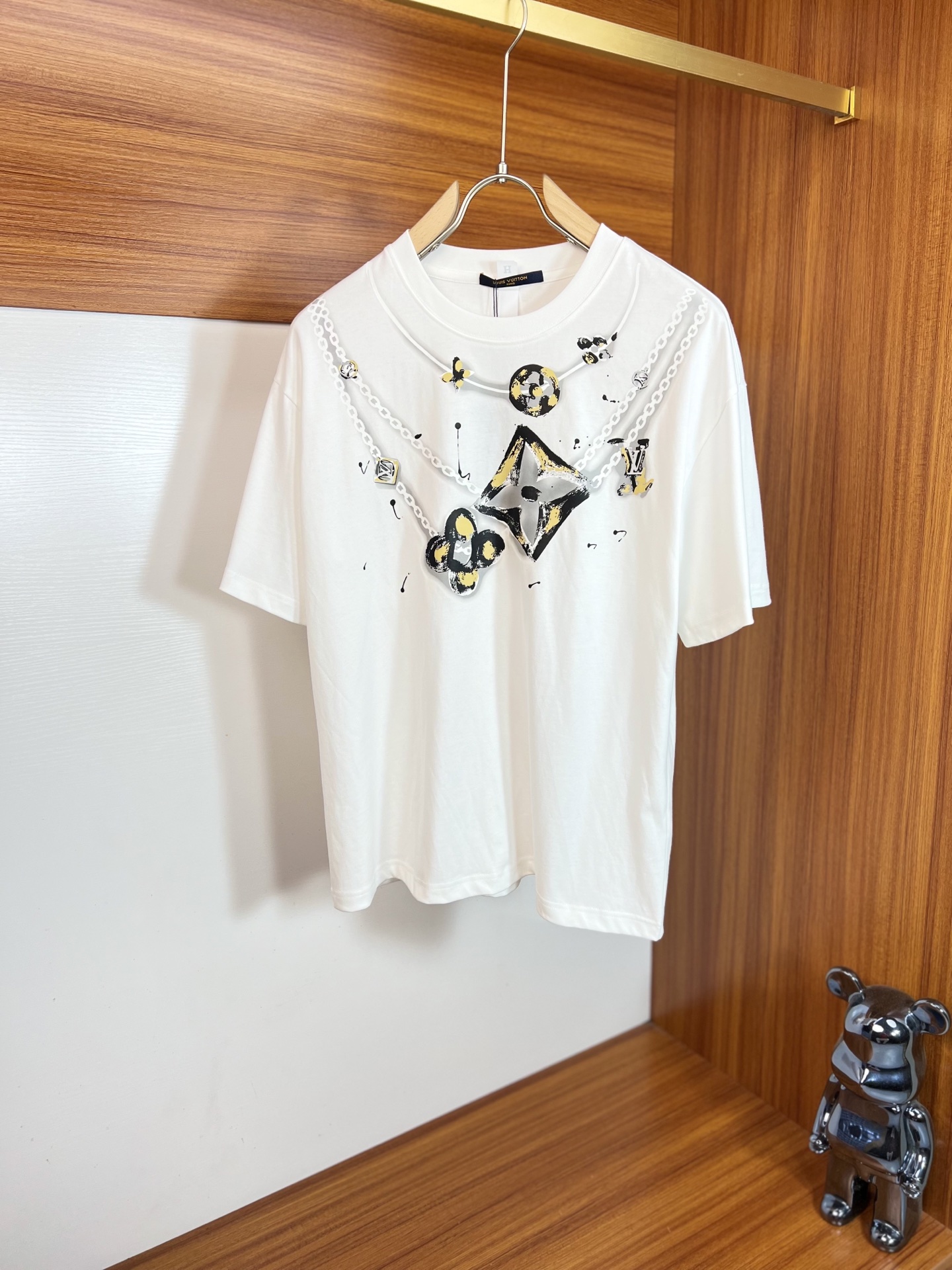 NO:917554,LV/Louis Vuitton 2026 spring and summer new products, complete with three labels, pure cotton round neck short-sleeved T-shirt, good product without too much introduction, look at the details, counter size M-XXXL /140 recommended L,, louis vuitton, louis vuitton, T-shirt, tees, t-shirt,19860909LV/路易威登 2026年春夏新品上新 三标齐全 纯棉圆领短袖T恤 好货不用过多介绍 看细节 专柜码数M-XXXL /140建议L,,louis vuitton,louis vuitton,T-shirt,tees，t-shirt,,Men's clothing