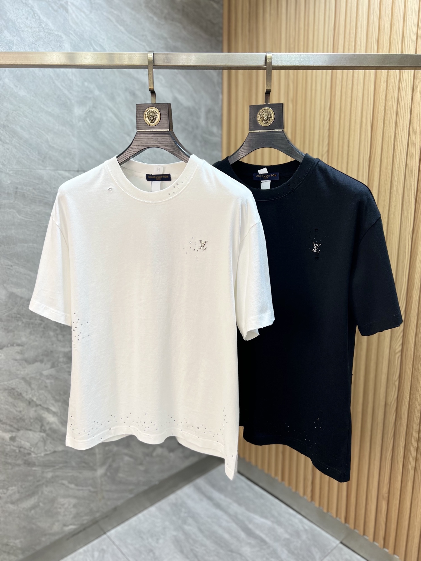 NO:746263,LV/Louis Vuitton 2026 spring and summer new products, complete with three labels, pure cotton round neck short-sleeved T-shirt, good product without too much introduction, look at the details, counter size M-XXXL / recommended L,, louis vuitton, louis vuitton, T-shirt, tees, t-shirt,19860909LV/路易威登 2026年春夏新品上新 三标齐全 纯棉圆领短袖T恤 好货不用过多介绍 看细节 专柜码数M-XXXL /建议L,,louis vuitton,louis vuitton,T-shirt,tees，t-shirt,,Men's clothing
