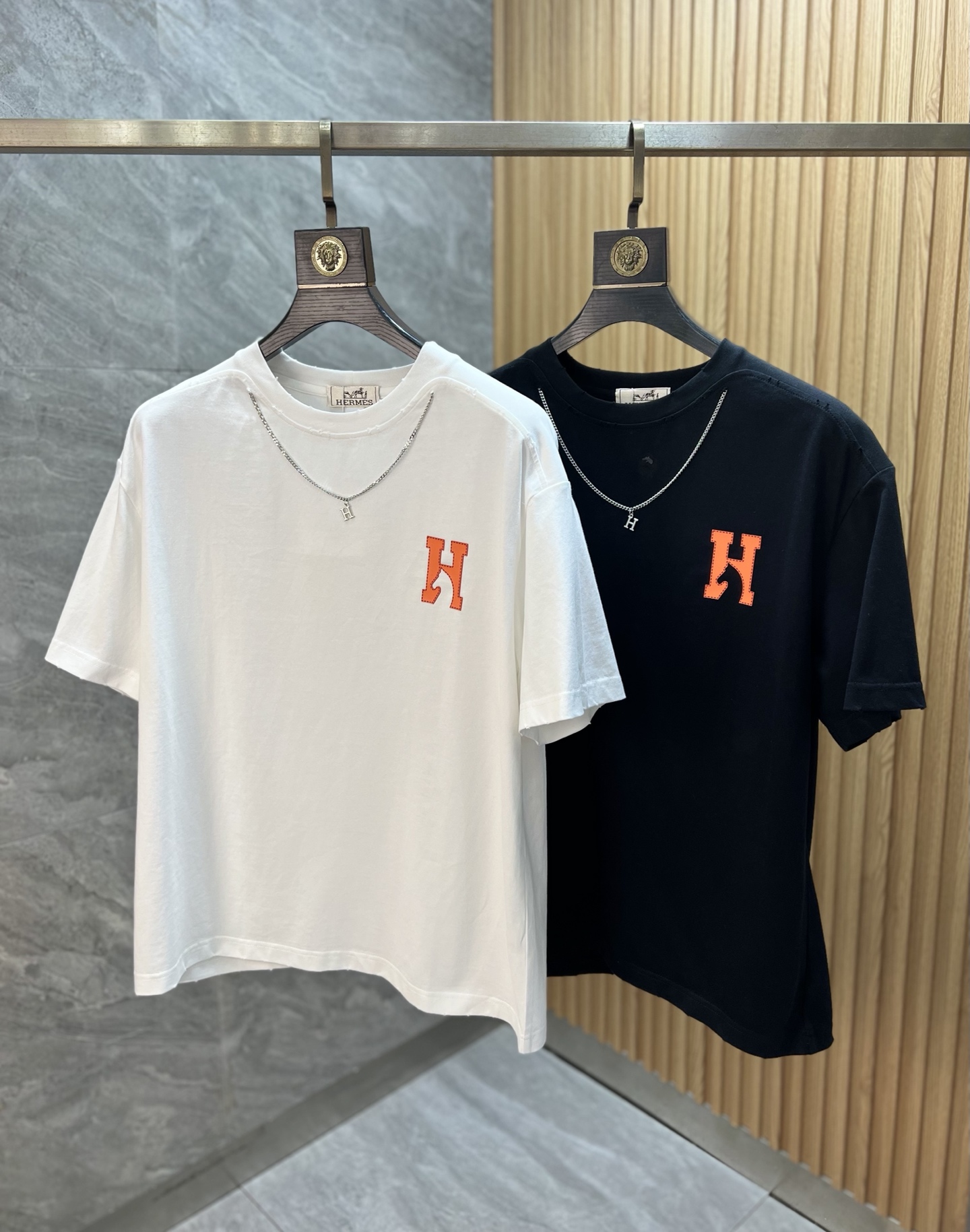 NO:746267,Hermes/Hermès 2026 spring and summer new products, complete with three labels, pure cotton round neck short-sleeved T-shirt, good product does not need to be introduced too much, look at the details, counter size M-XXXL / recommended L,, hermes, hermes, T-shirt, tees, t-shirt,19860909Hermes/爱马仕 2026年春夏新品上新 三标齐全 纯棉圆领短袖T恤 好货不用过多介绍 看细节 专柜码数M-XXXL /建议L,,hermes,hermes,T-shirt,tees，t-shirt,,Men's clothing