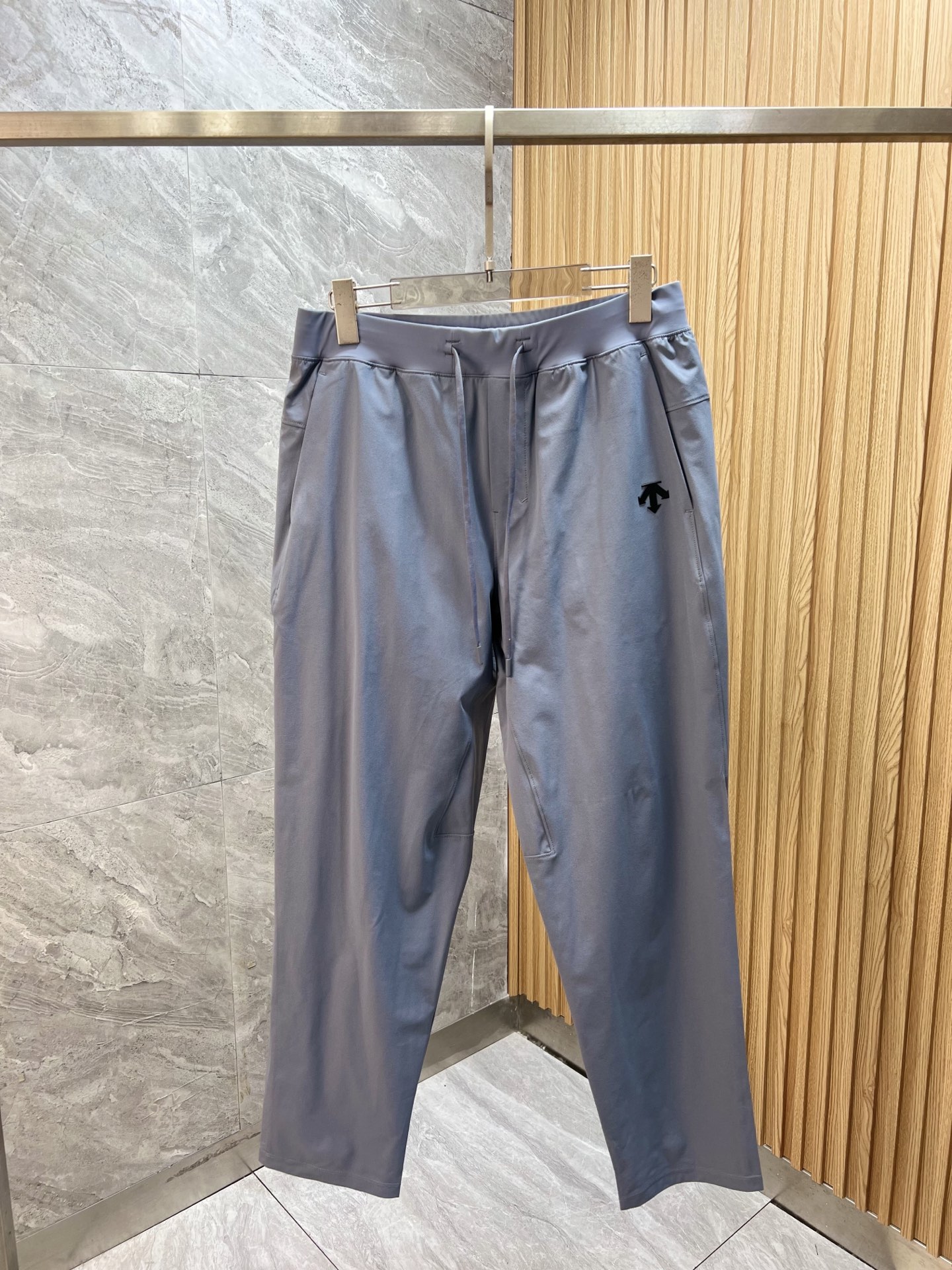 NO:746276,Des/Desante 2026 spring and summer new products, complete with three standards, casual pants, good products, no need to introduce too much, look at the details, counter size M-XXXL / upper body recommended L,,19860909Des/迪桑特 2026春夏新品 三标齐全 休闲裤 好货不用过多介绍 看细节 专柜码数 M-XXXL /上身建议L,,,Men's clothing